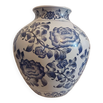 Chinese vase with blue flowers