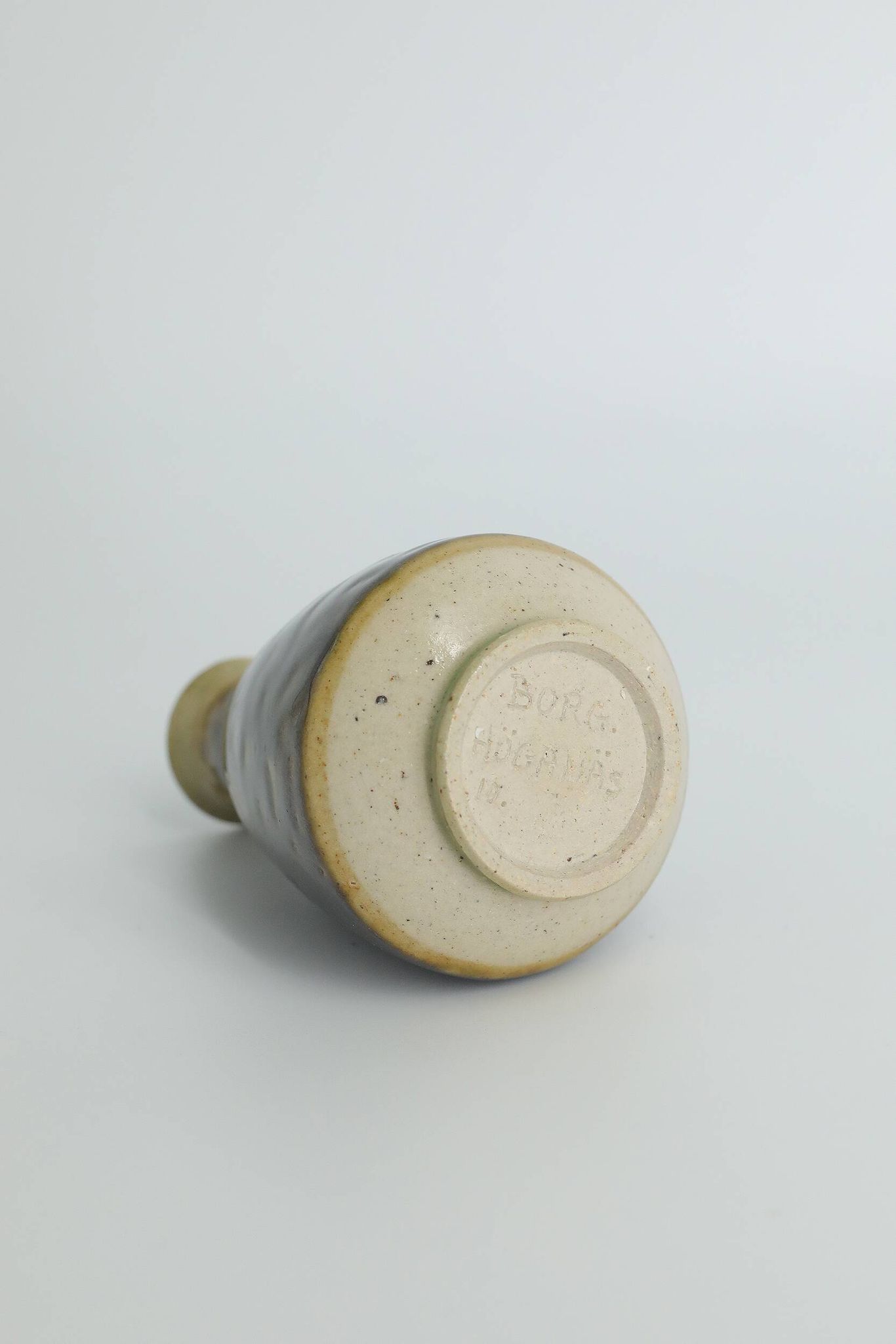 Scandinavian collector's vase in stoneware no. 10 by Gunnar B-Borg for Höganäs.