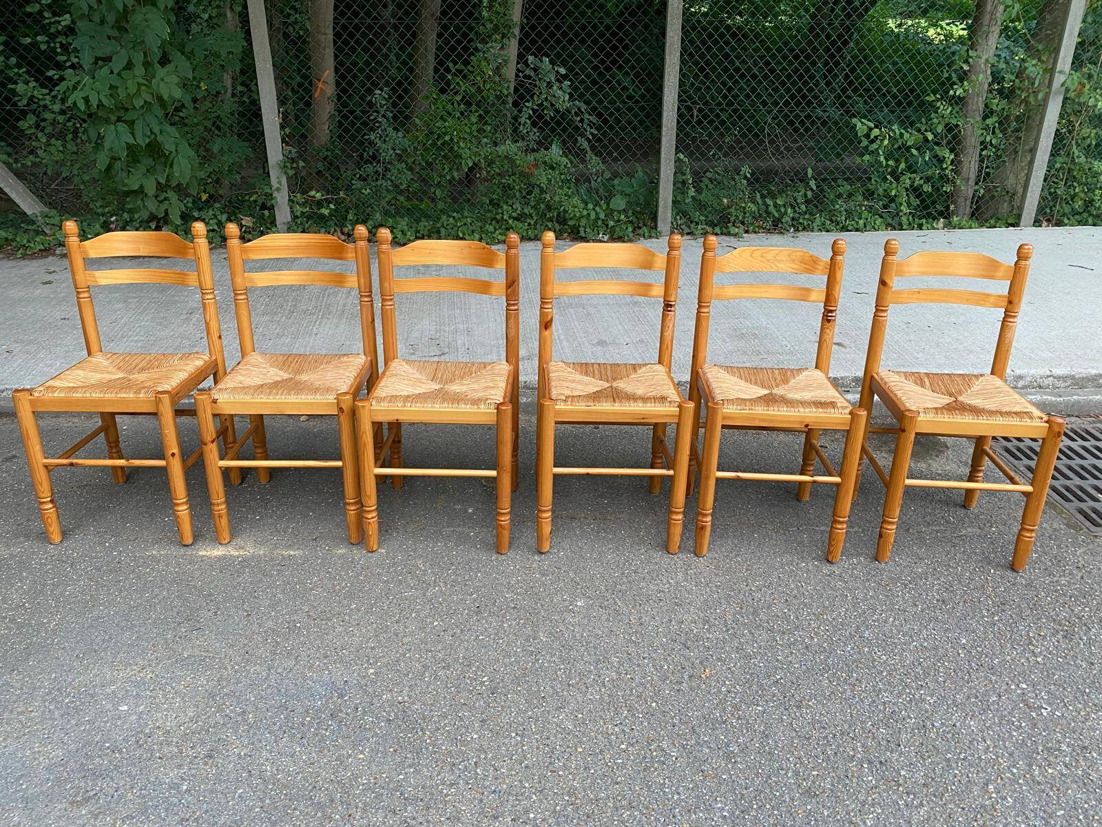 6 Scandinavian chairs in solid wood and straw, 1980