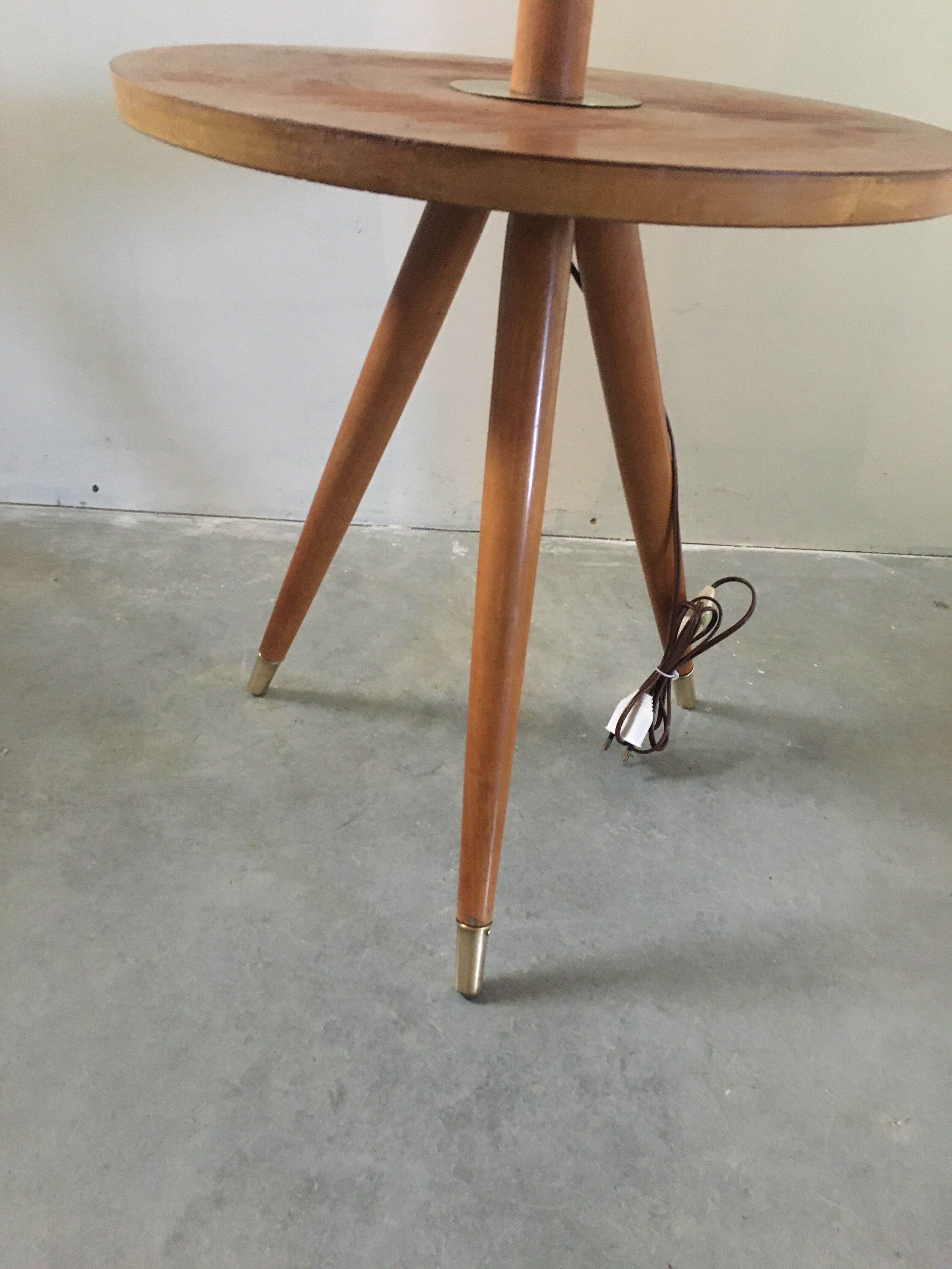 Tripod tablet lamppost