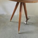 Tripod tablet lamppost