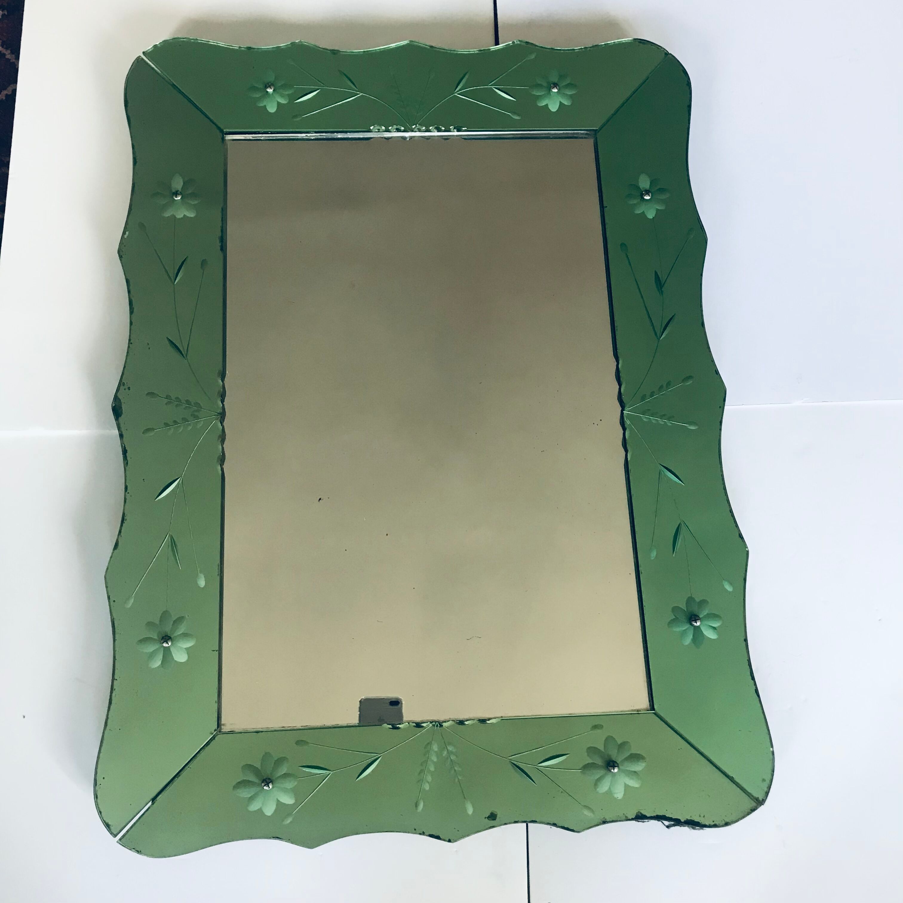 Two-tone mirror