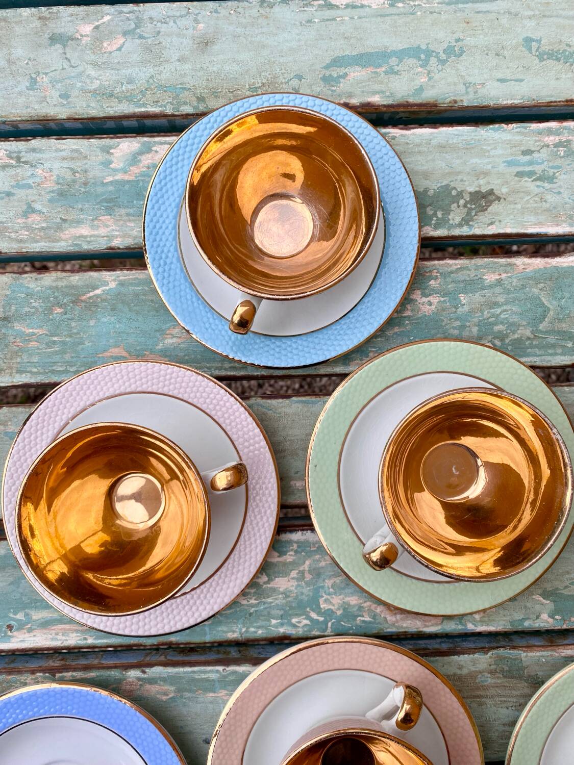 L'Amandinoise colored cup set