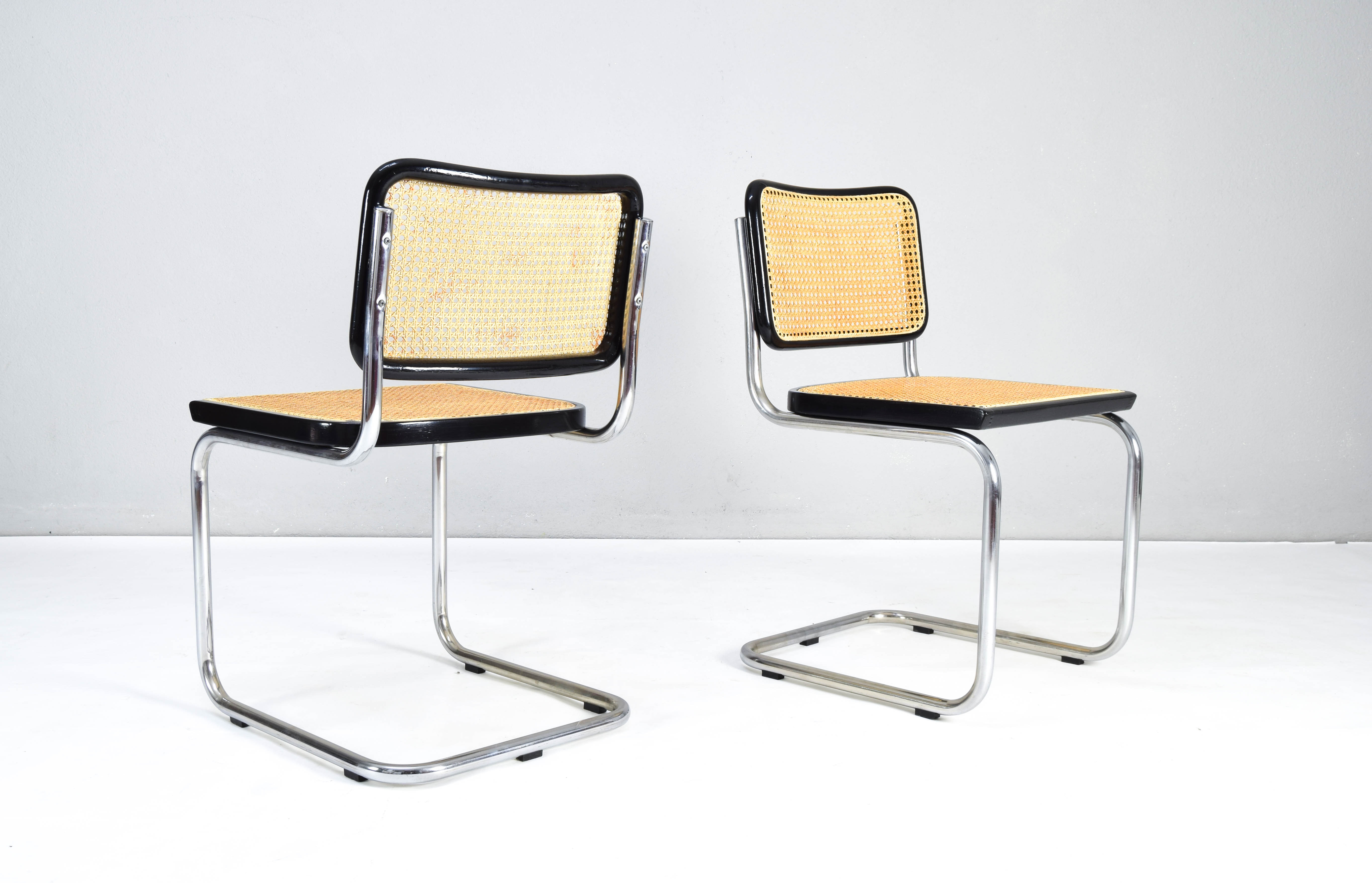 Set of two mid-century modern Marcel Breuer B32 Cesca chairs, Italy 1970s