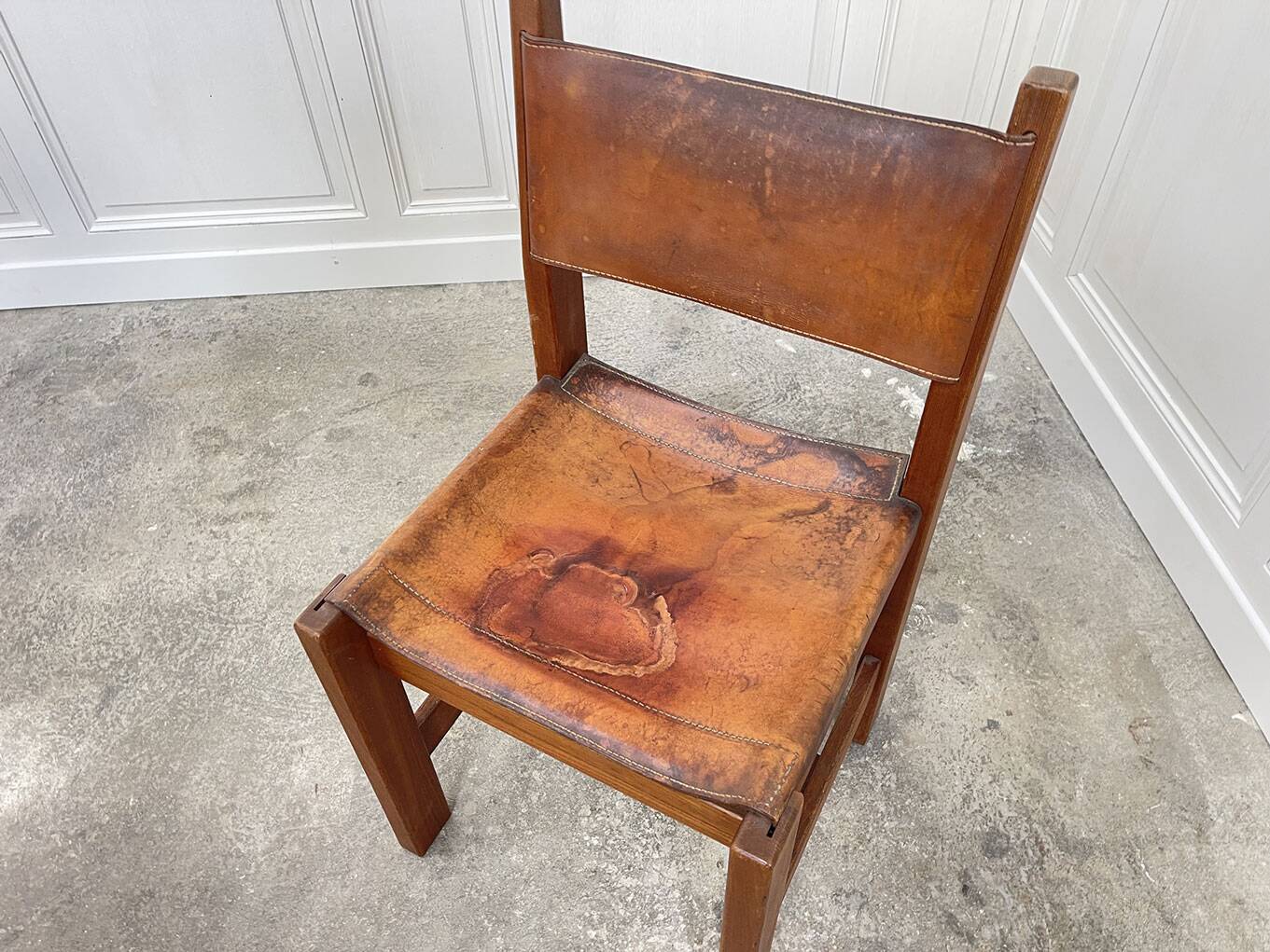 Set of 6 Maison Regain chairs in leather and elm