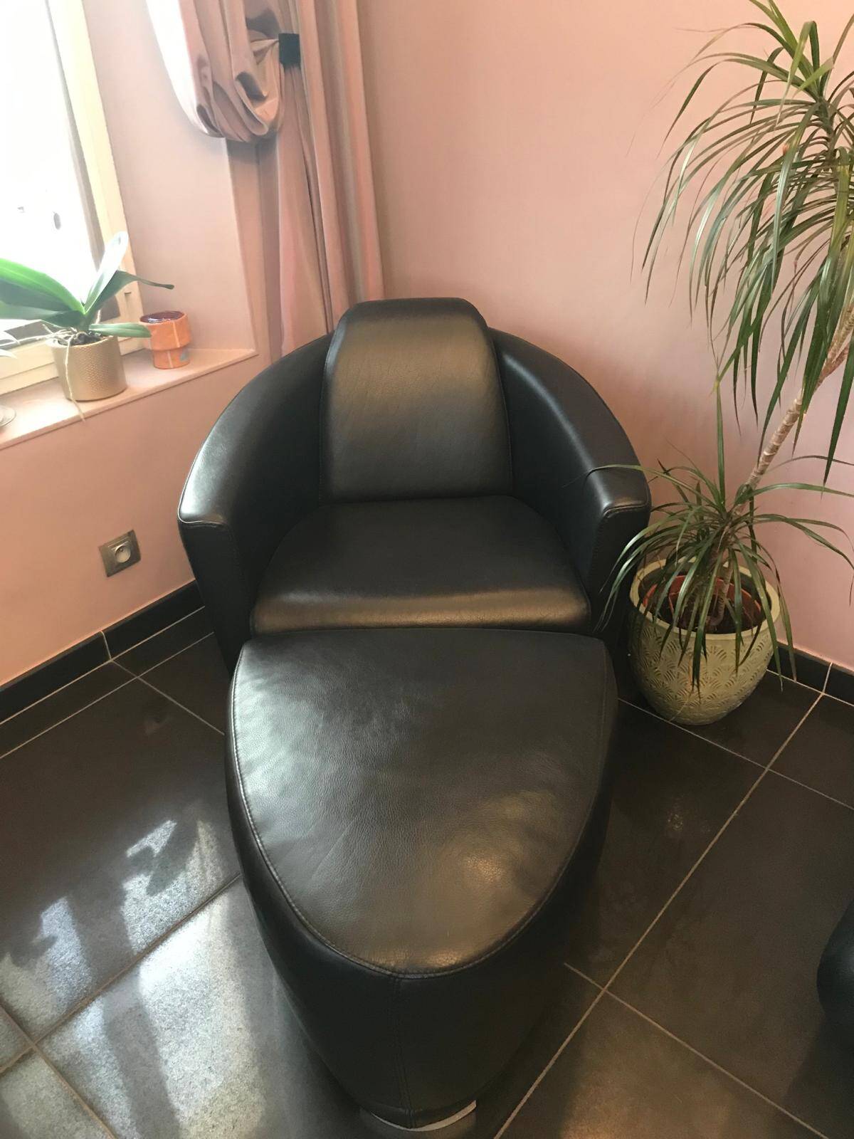 Méridienne, fauteuil et repose pieds Calia Italia salon