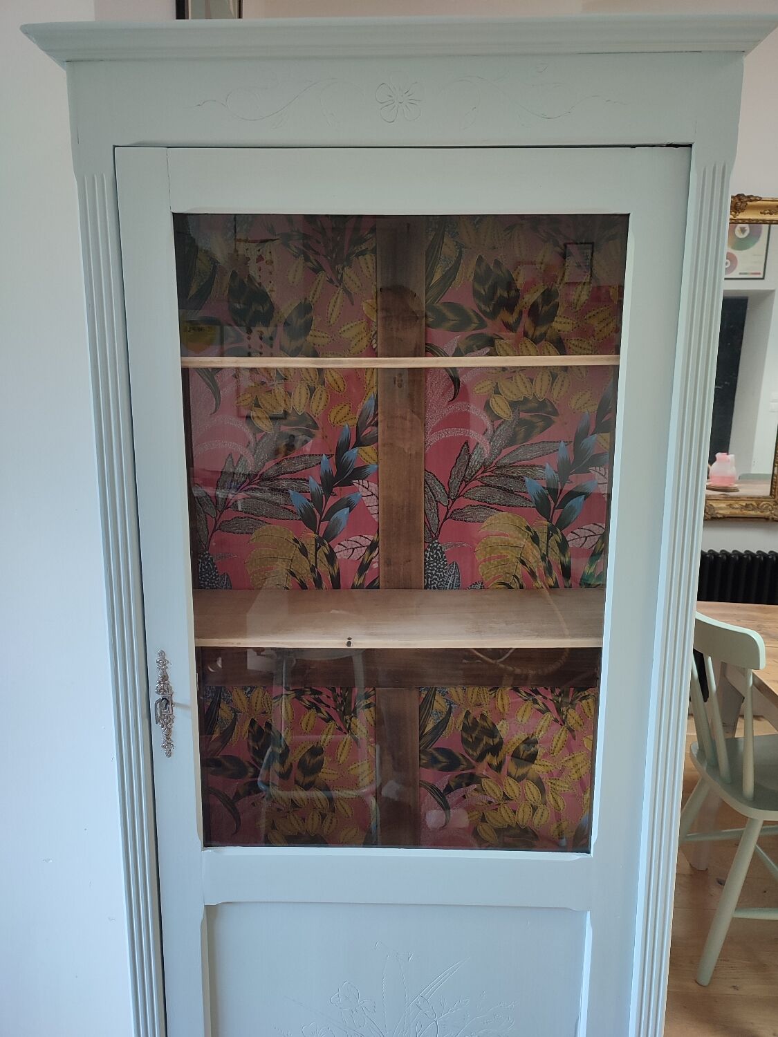 Renovated old showcase