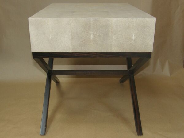 Table de chevet en galuchat