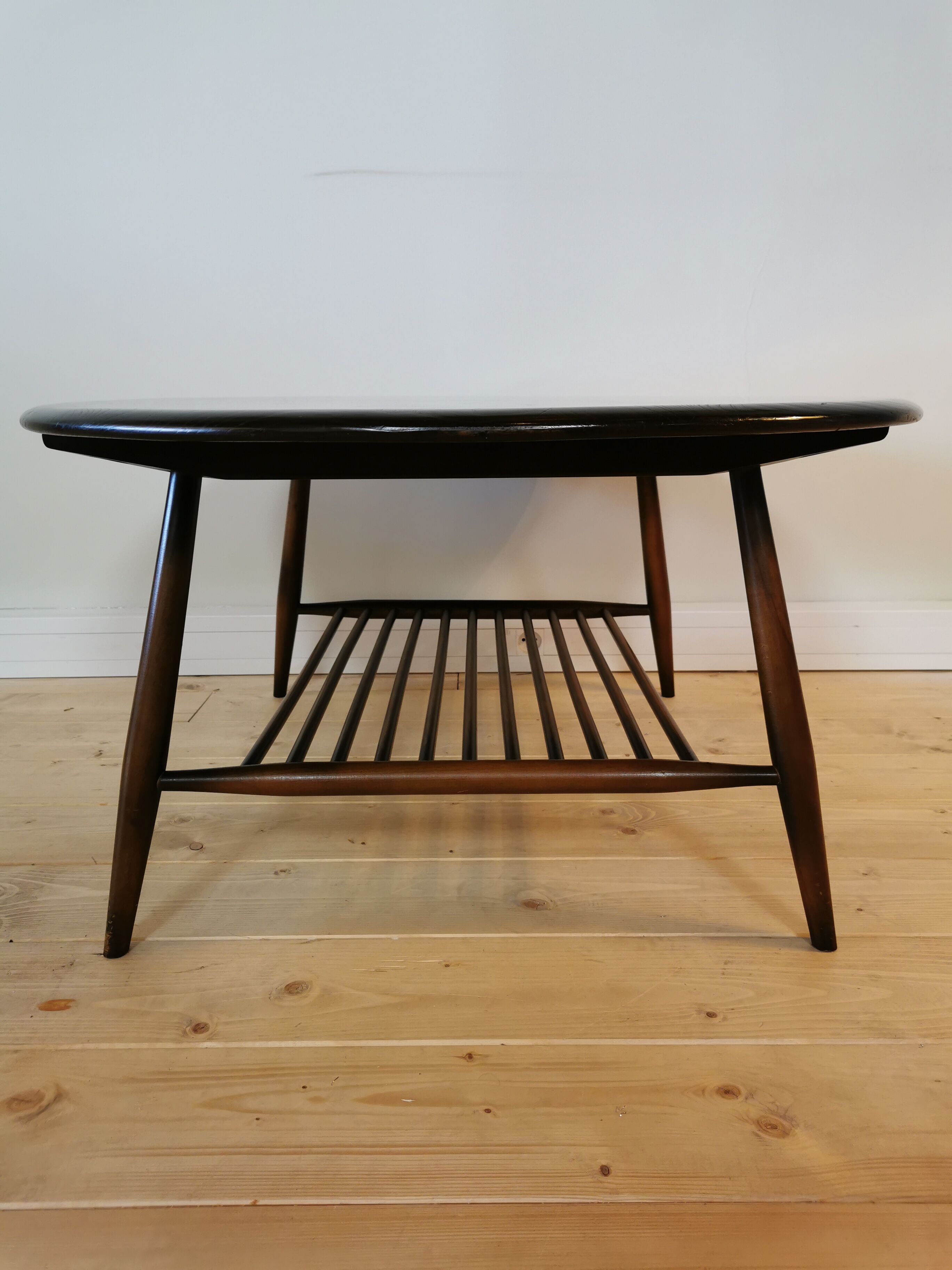 Table basse en frêne par Lucian Ercolani dans les années 60