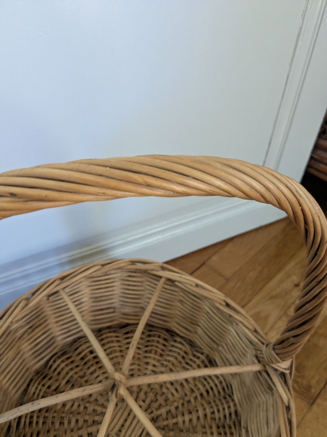 Wicker bottle basket