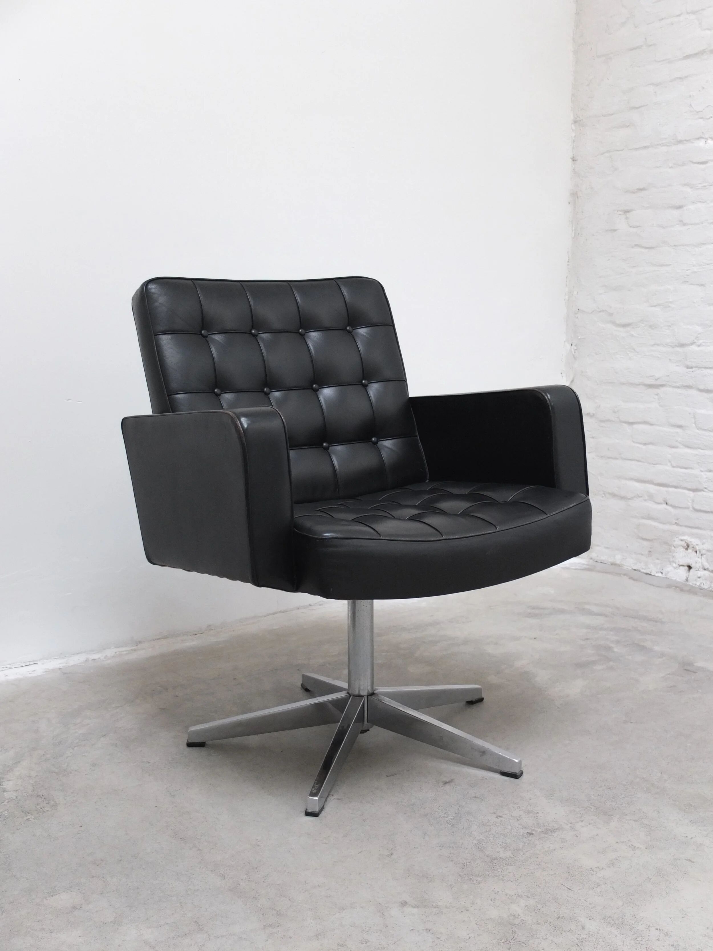 Set of 3 Executive Chairs by Vincent Cafiero for Knoll International, 1960s