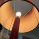Lampe de table le tanneur en cuir bordeaux – design français – 65 cm