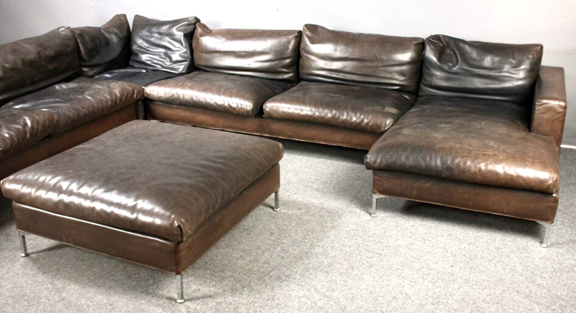 GIGANTESQUE CANAPÉ MODULABLE CUIR 12 PLACES.
