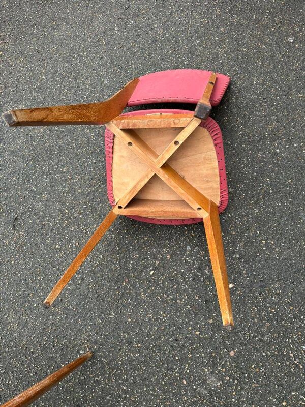 2 chaises scandinaves bois massif et cuir bordeaux 1970