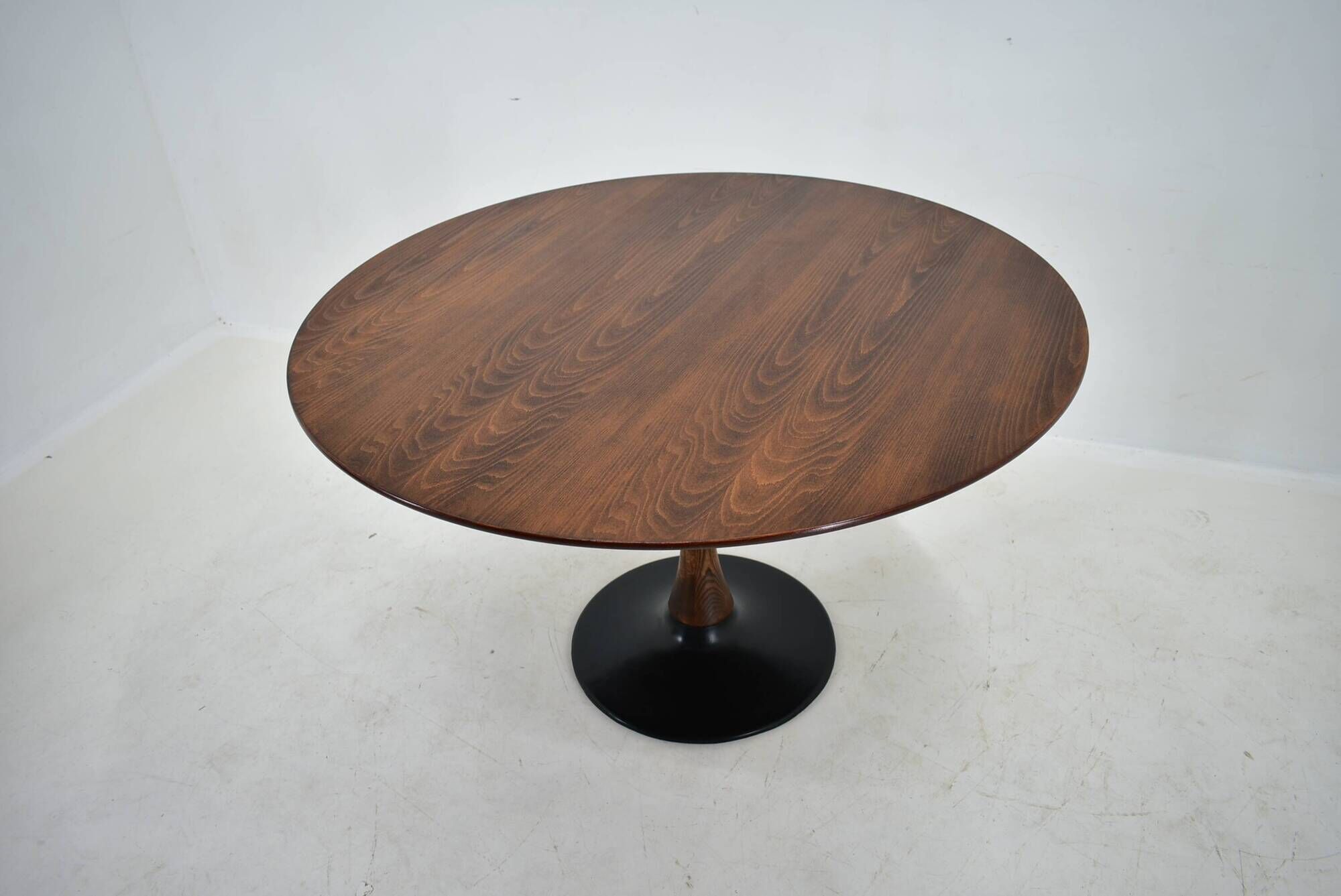 1969s Beech Round Dining Table, Czechoslovakia