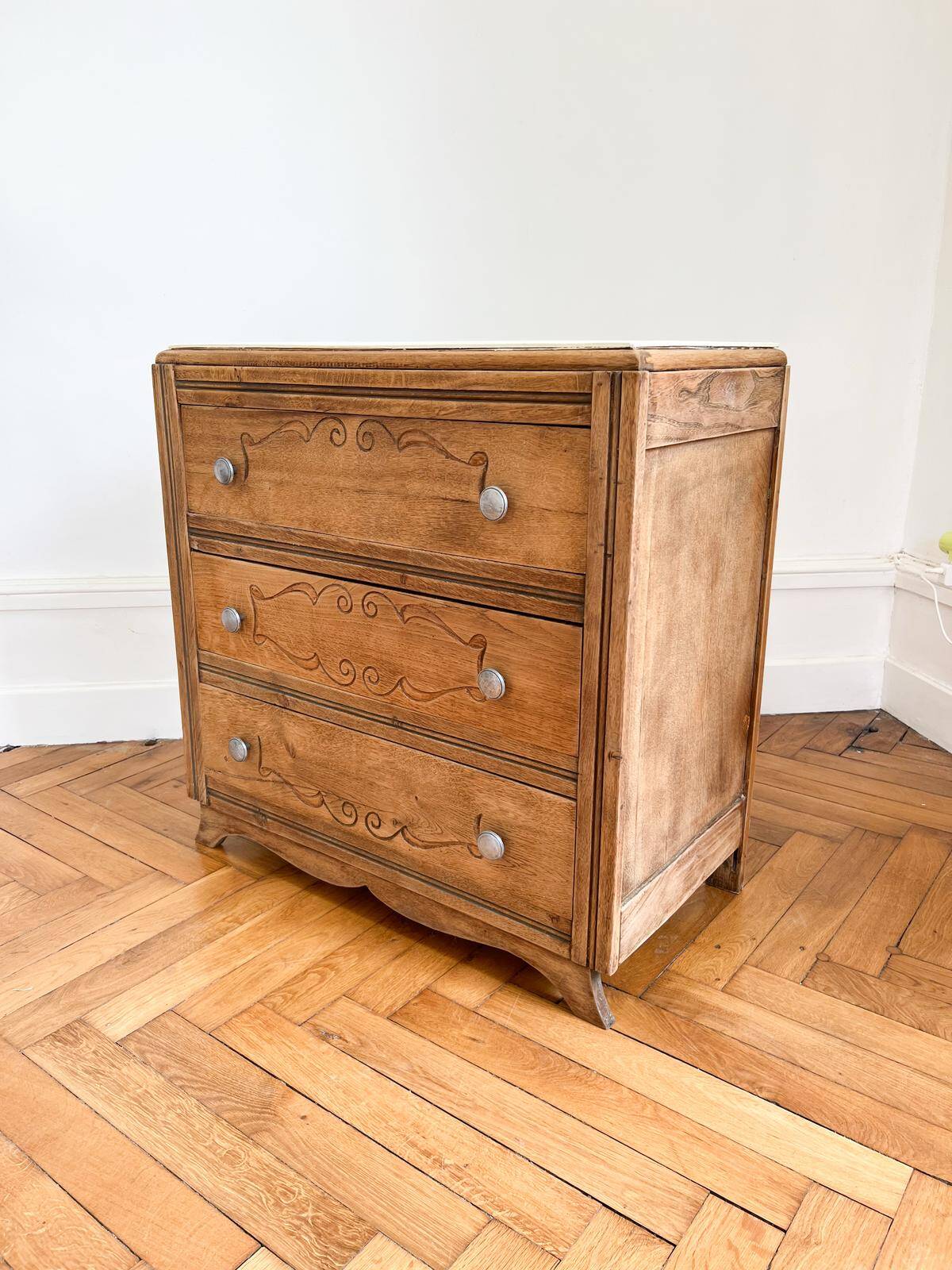 Art Deco chest of drawers in solid oak