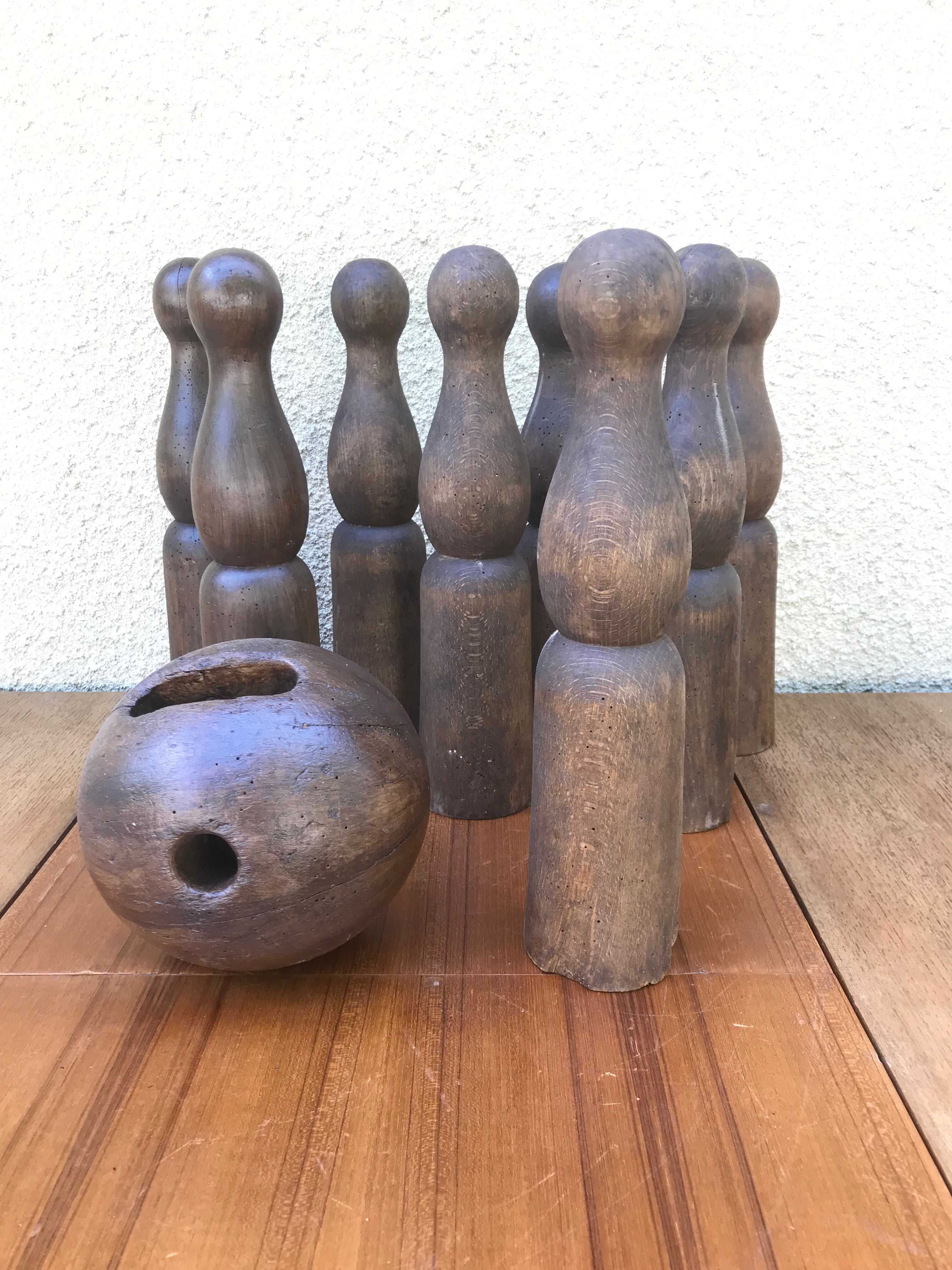 Old bowling wood game, 8 squids and one ball