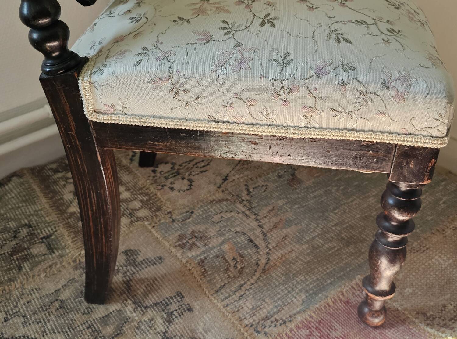 Chaise ancienne dite " de nourrice "