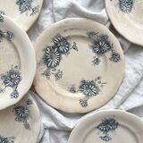 7 assiettes à dessert en terre de fer "Marguerite" faïencerie Nouvelle Givors