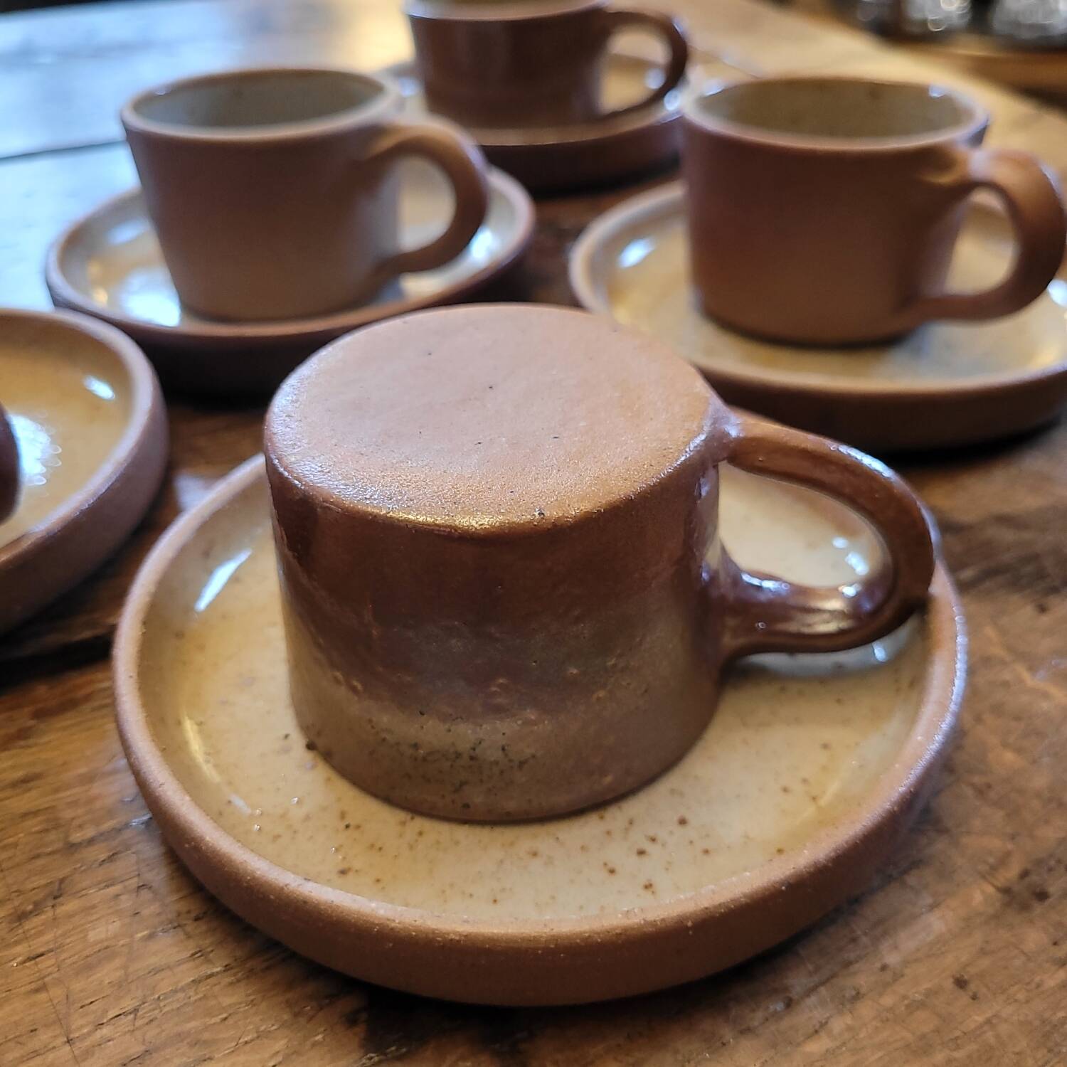 Service of 5 cups and saucers in brown stoneware – 1970s–1980s