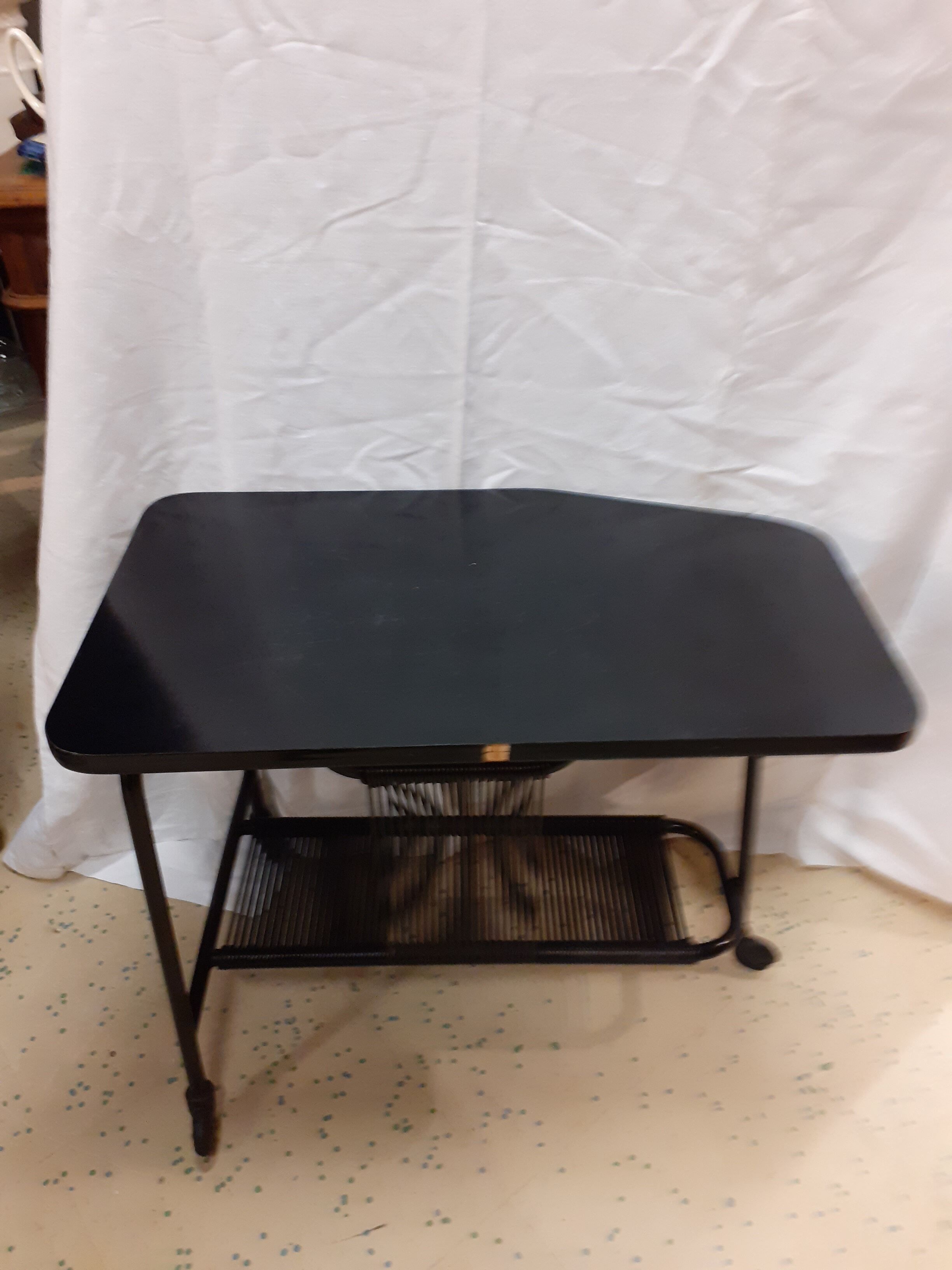 Side rolling table range vinyls scoubidou