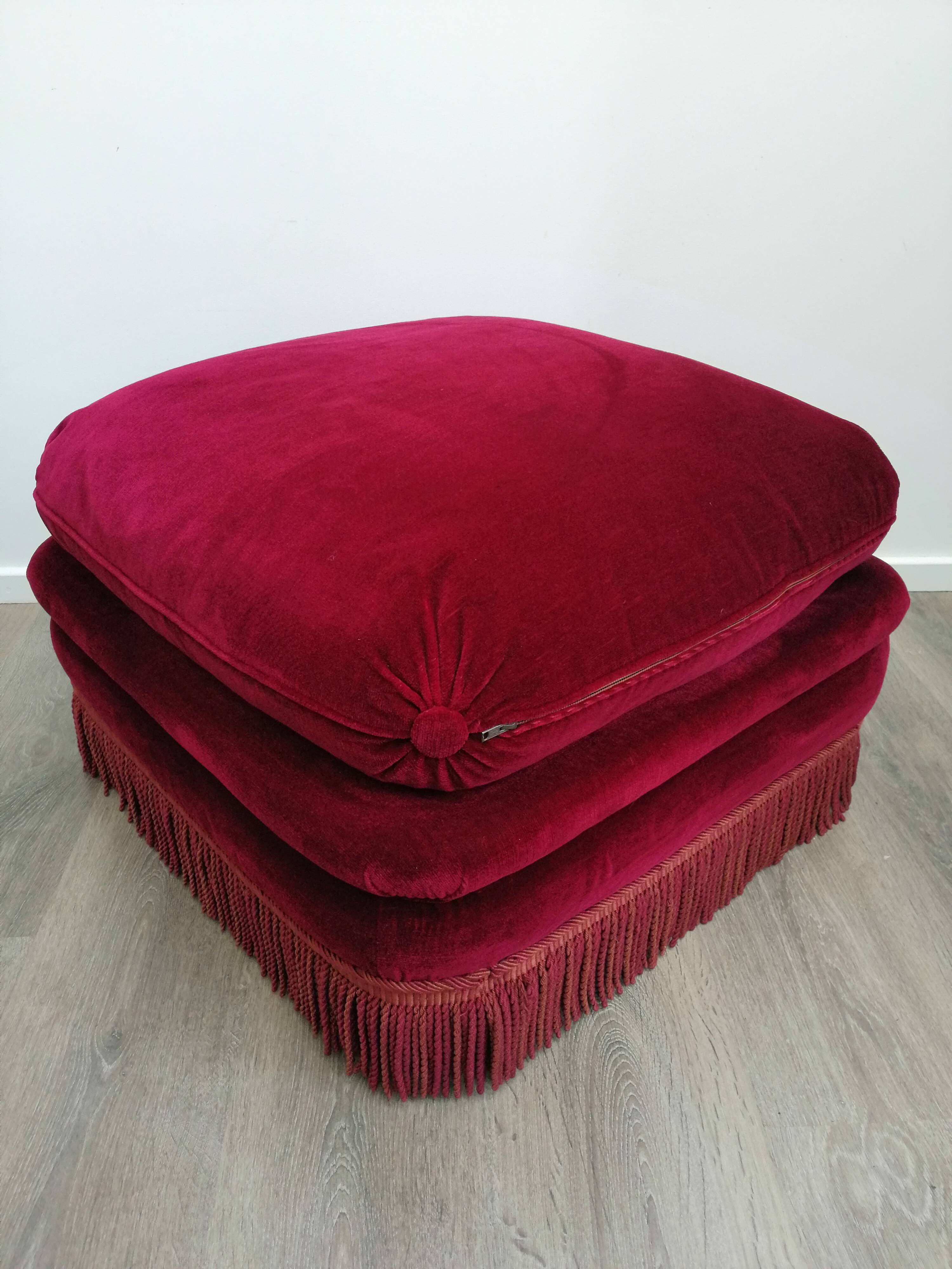 Raspberry red pouf