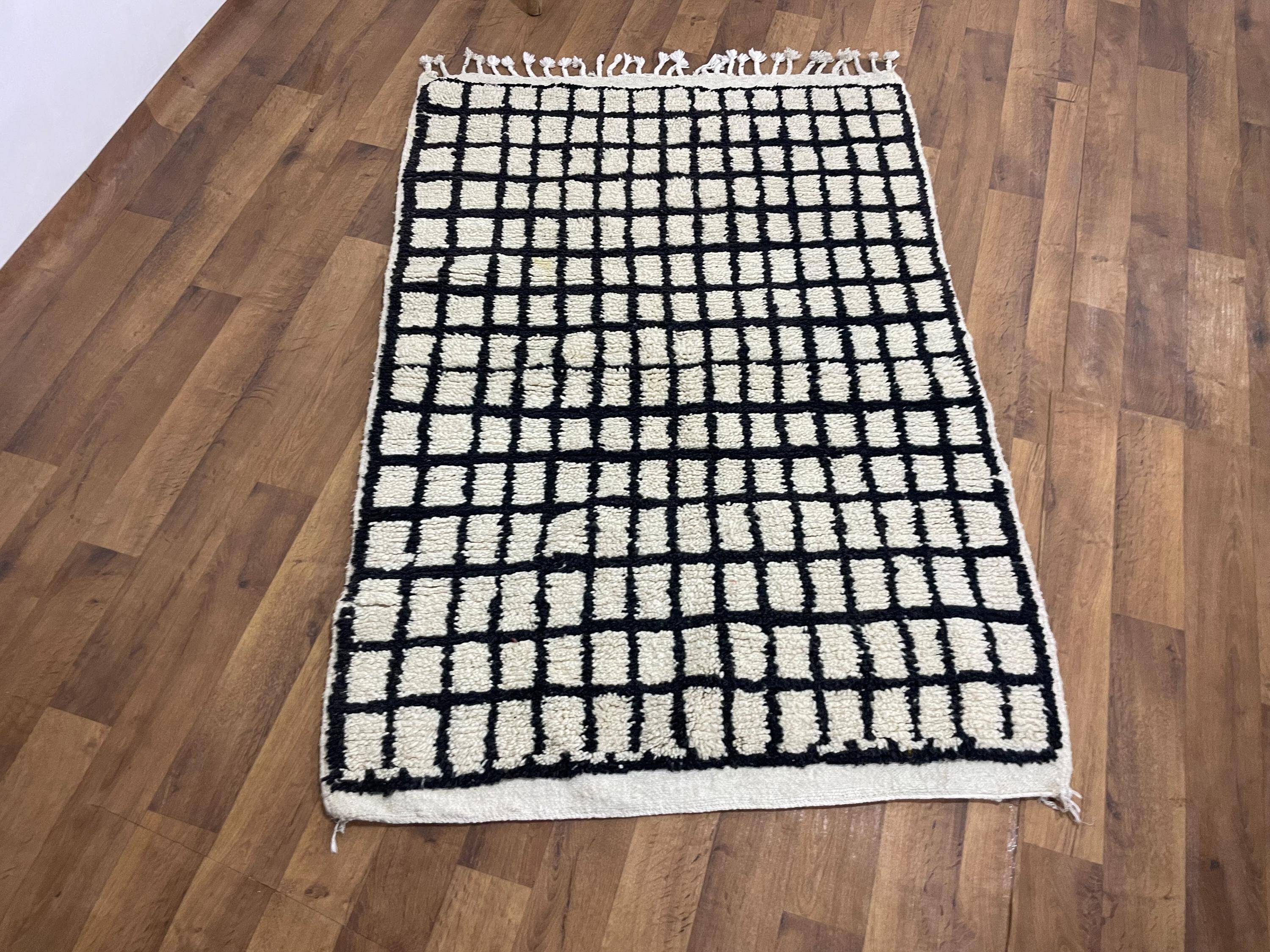 Handmade pure wool Moroccan rug 2.5x1.5 m