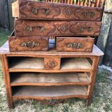 Commode Louis XV d’époque en noyer massif.