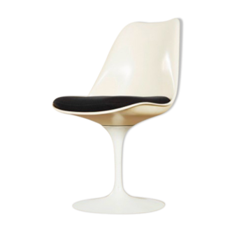 Tulip chair by Eero Saarinen for Knoll International