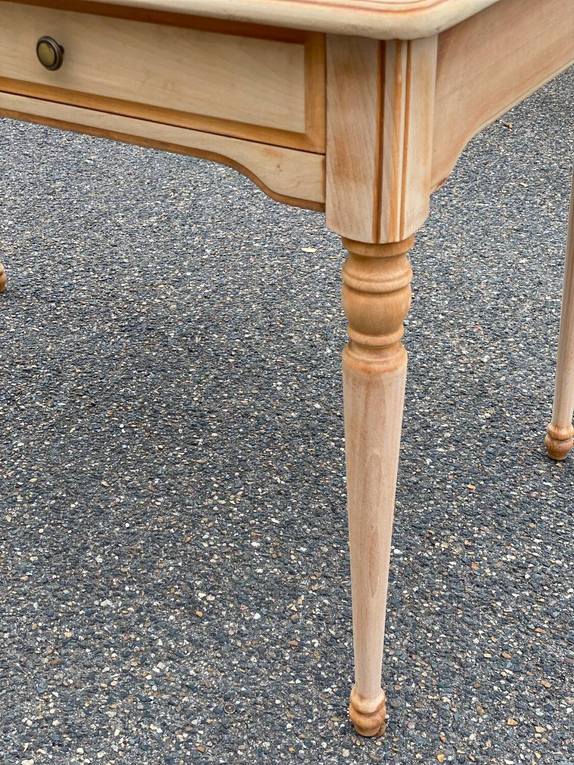 Louis XVI style presidential desk renovated in raw wood 120cm