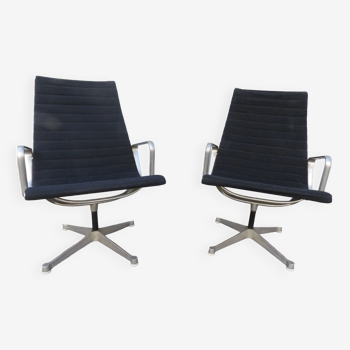 Paire de fauteuils noirs Charles & Ray Eames EA116 Aluminium Group édition Herman Miller