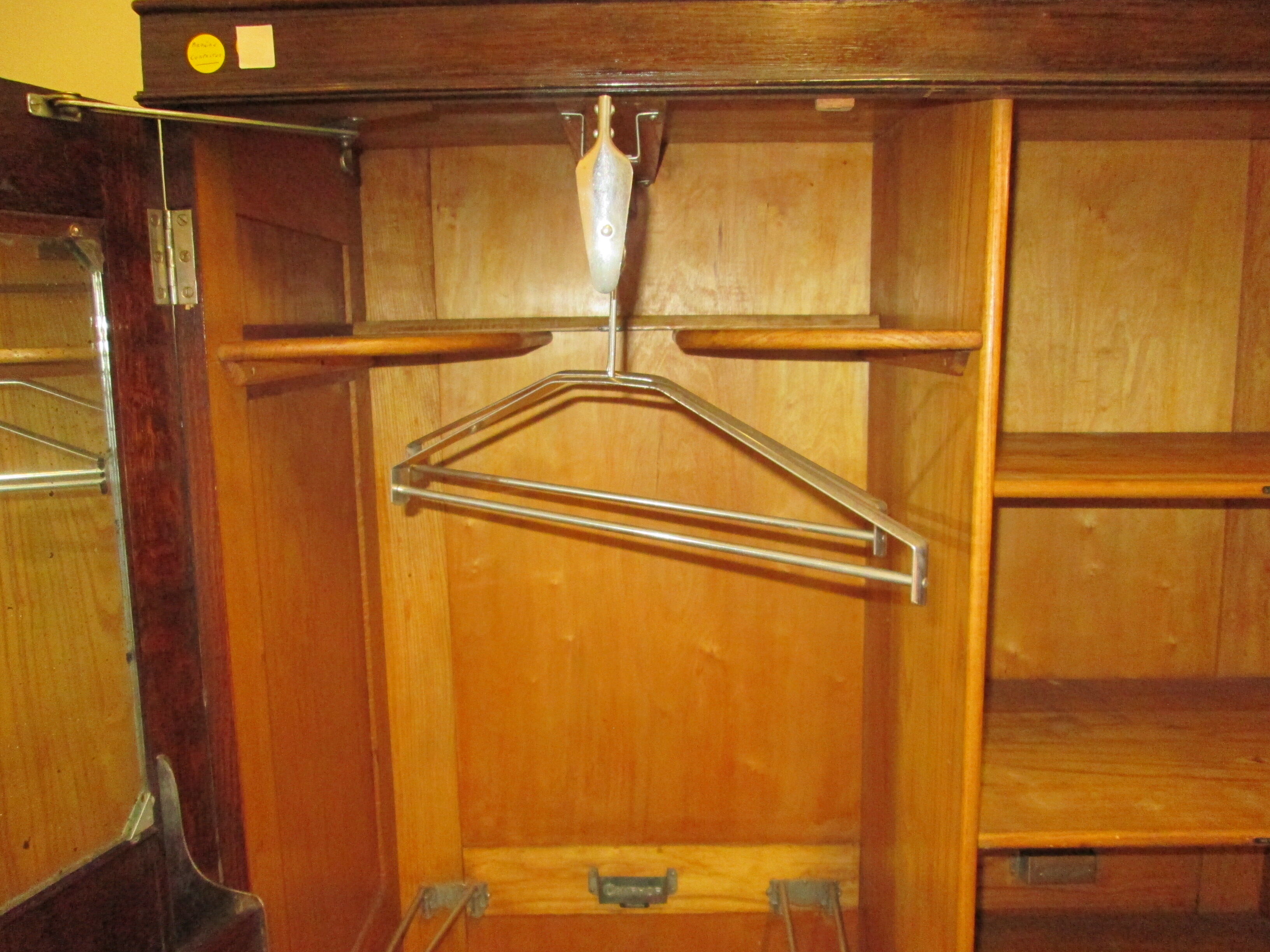 Armoire anglaise " compactum" en chene
