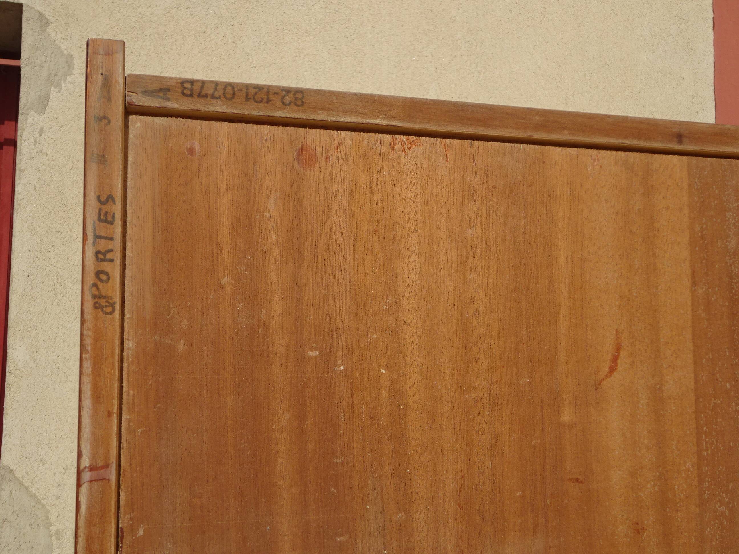 Vitrine vintage de la maison Capelle (82)