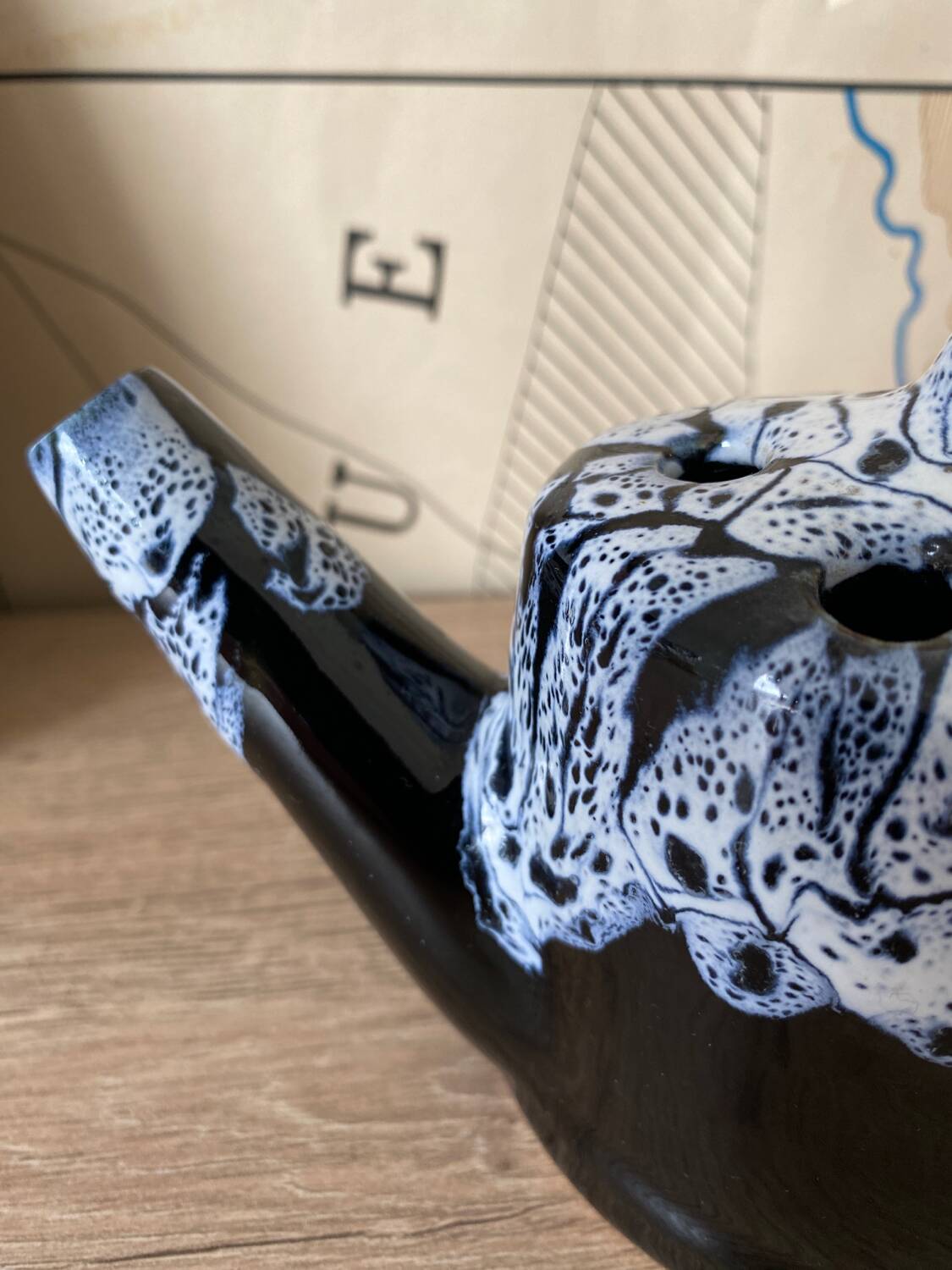 Vallauris watering can flower stand