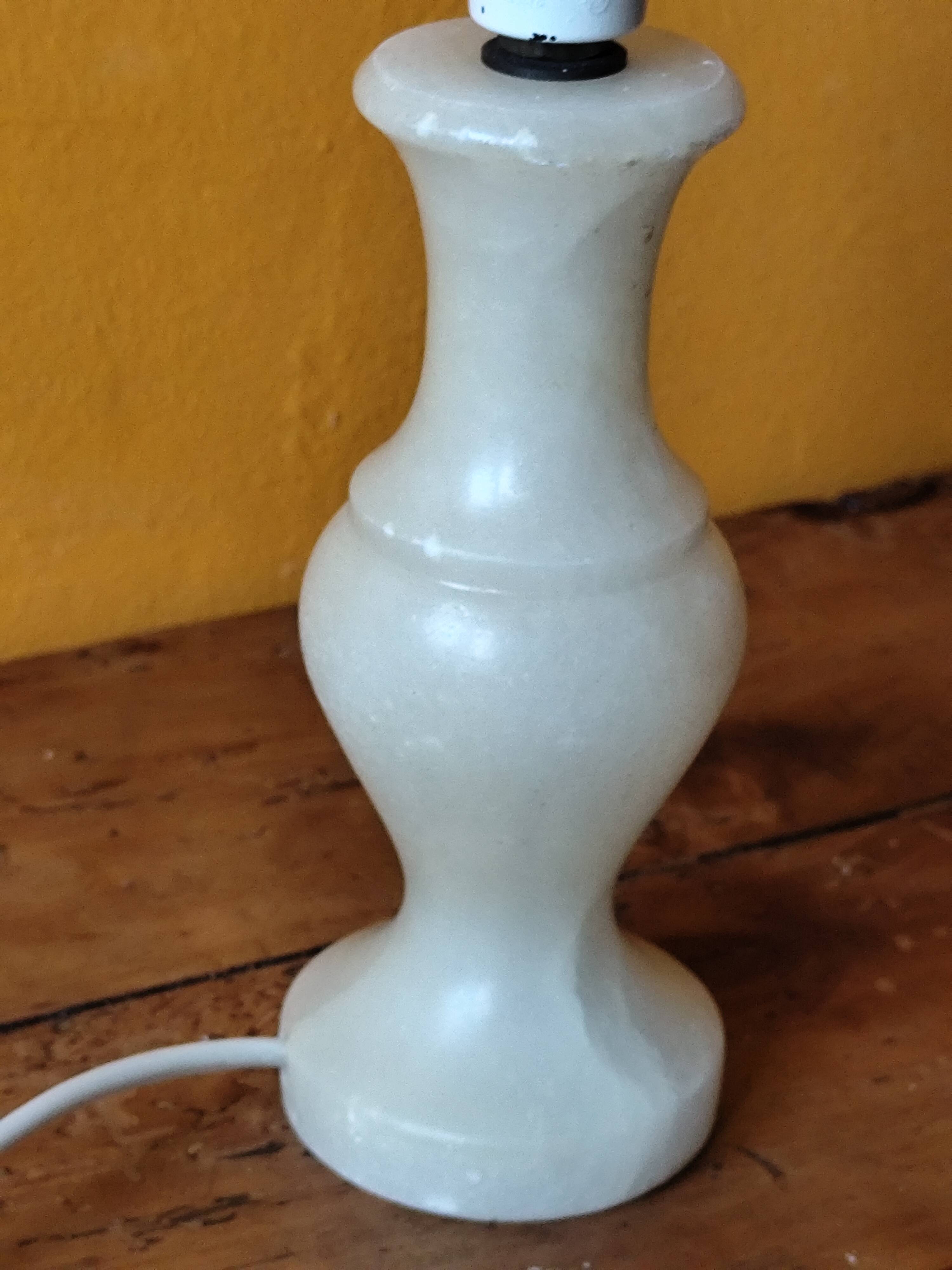 Lampe en pierre marbrée  beige -  lampe albâtre