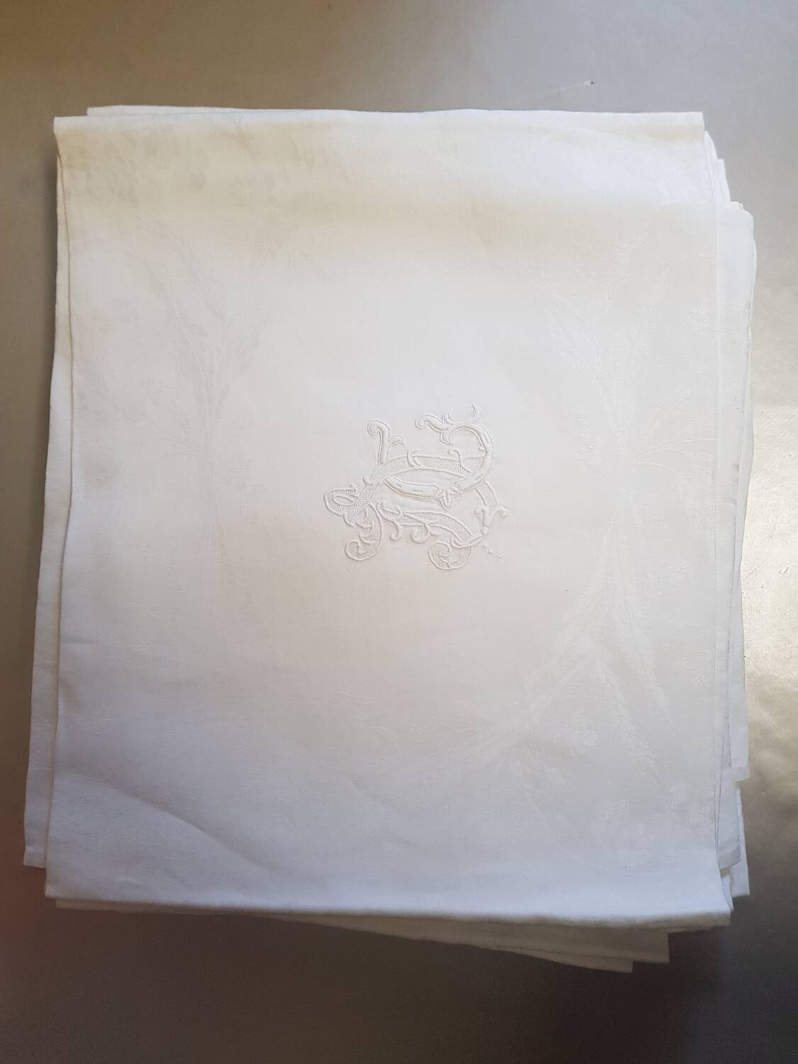 Set of 12 monogrammed linen napkins DC