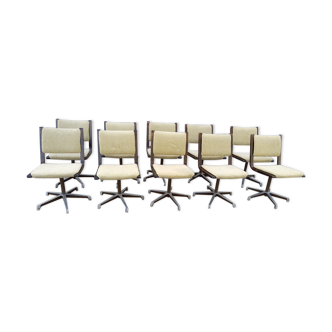 10 chaises