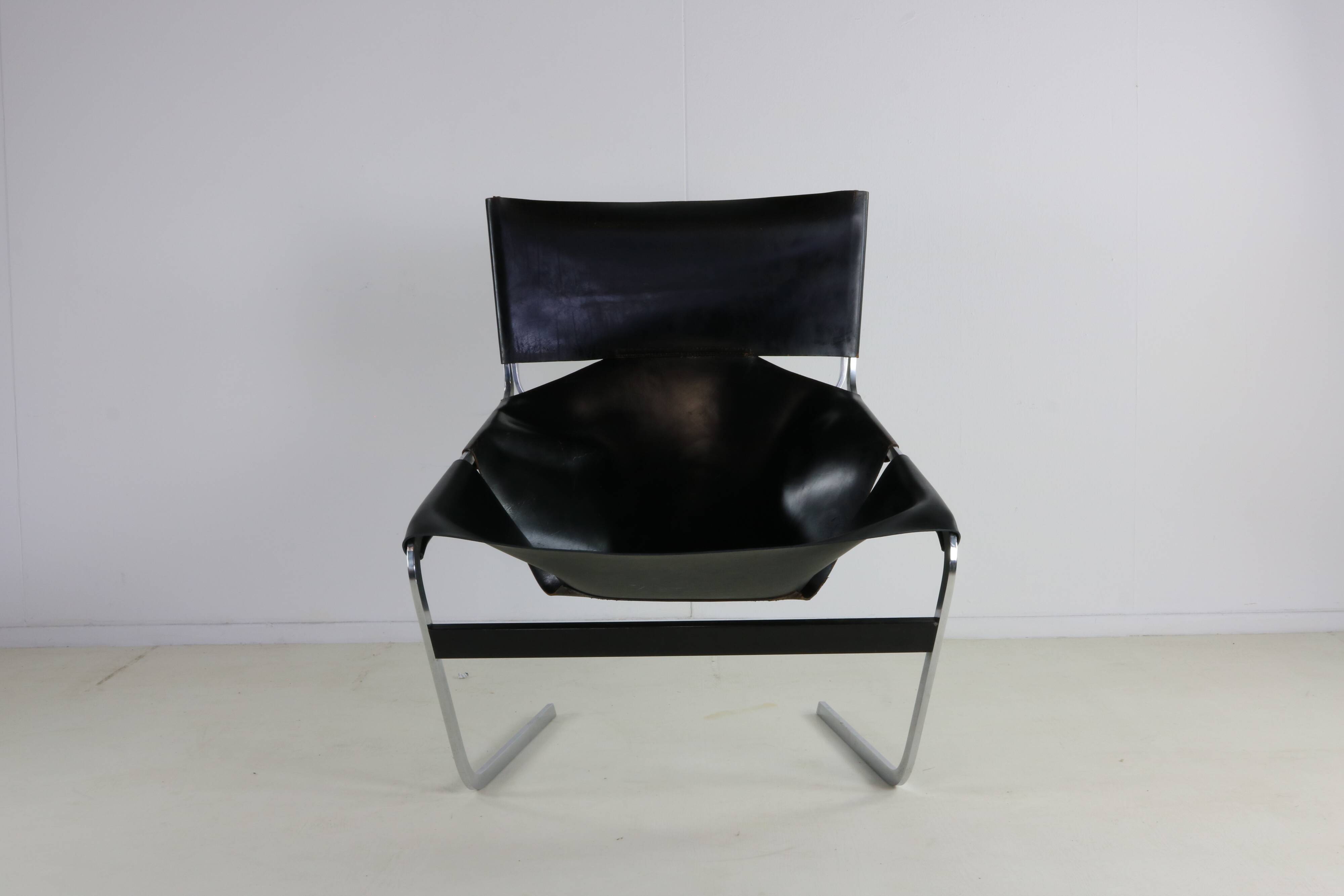 Famous sixties design lounge chair by Pierre Paulin for Artifort