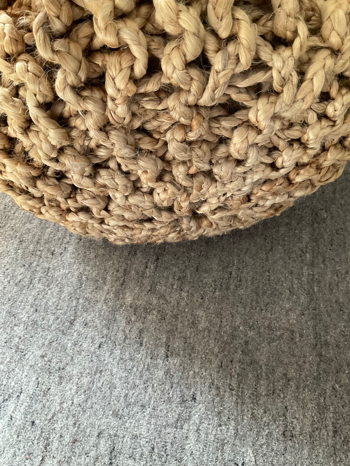 Pouf ball in braided rope