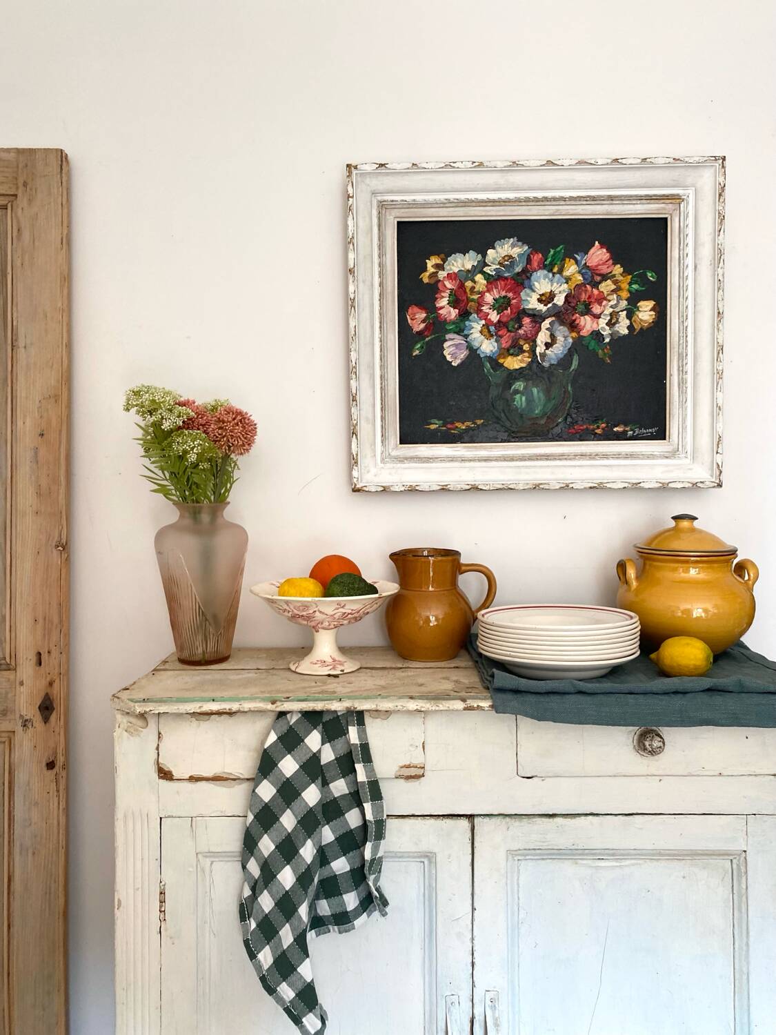 Old oil on canvas depicting a bouquet of flowers