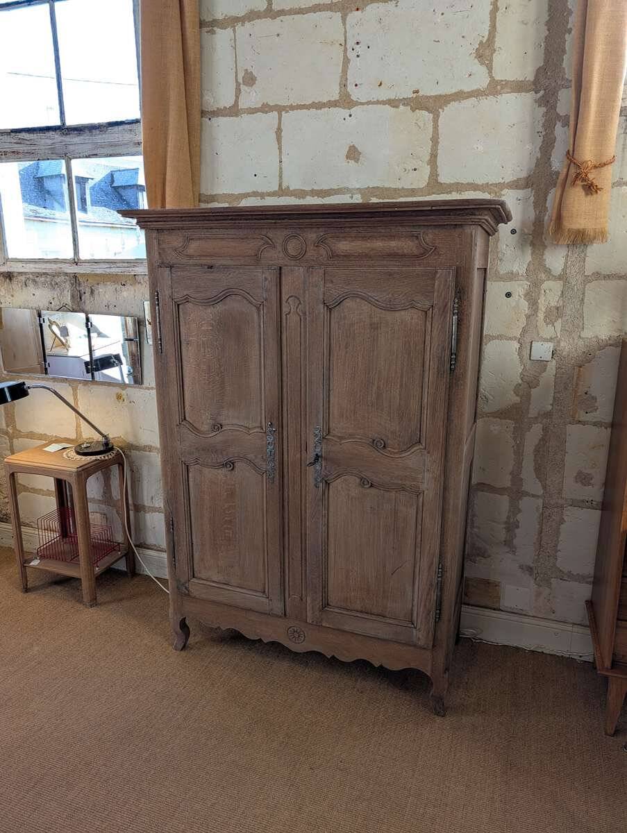 Old Angevin Bassette wardrobe