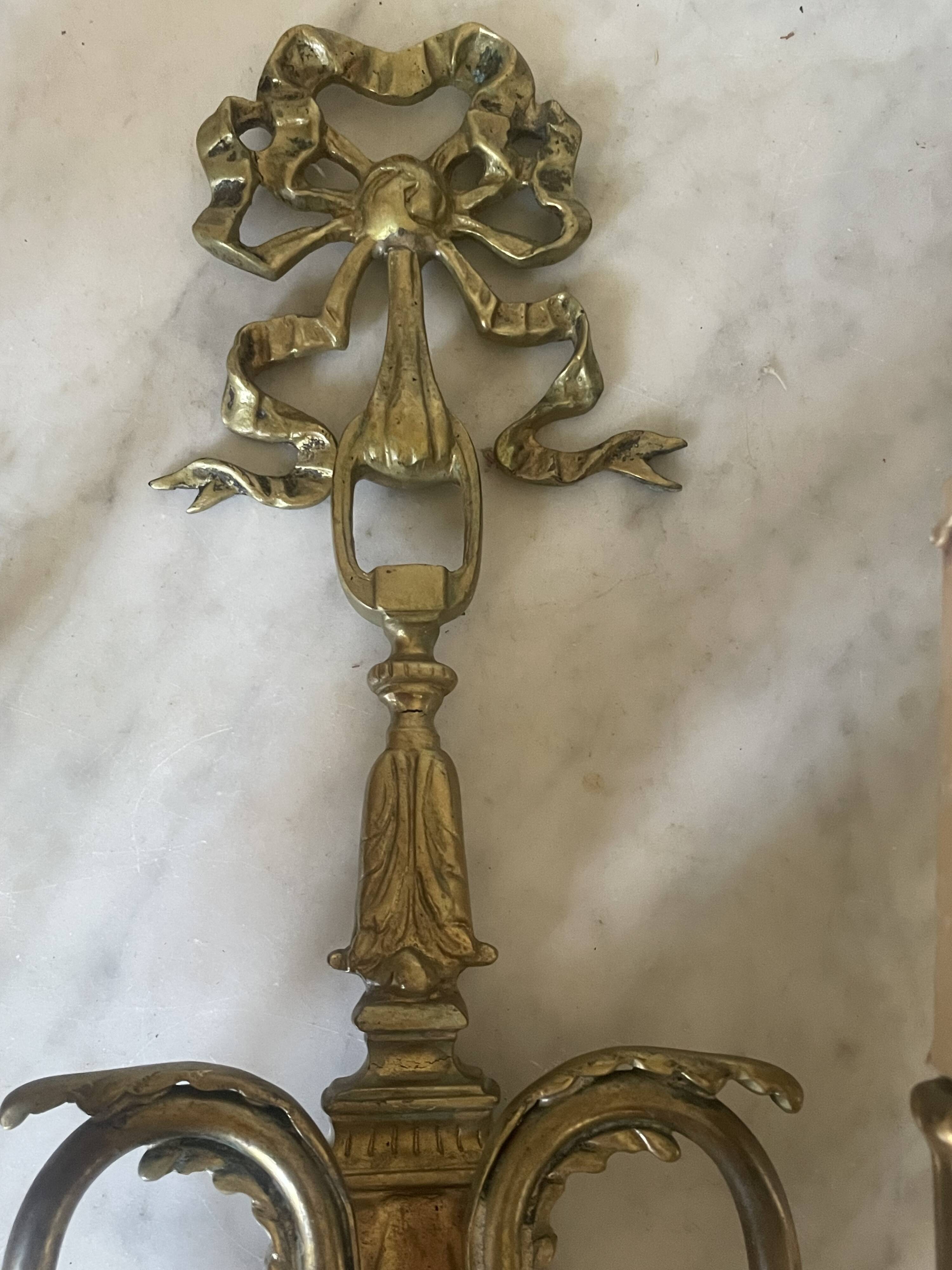 Pair of wall lights in brass and gilded bronze, Arnold Montrose Ltd, Lo
