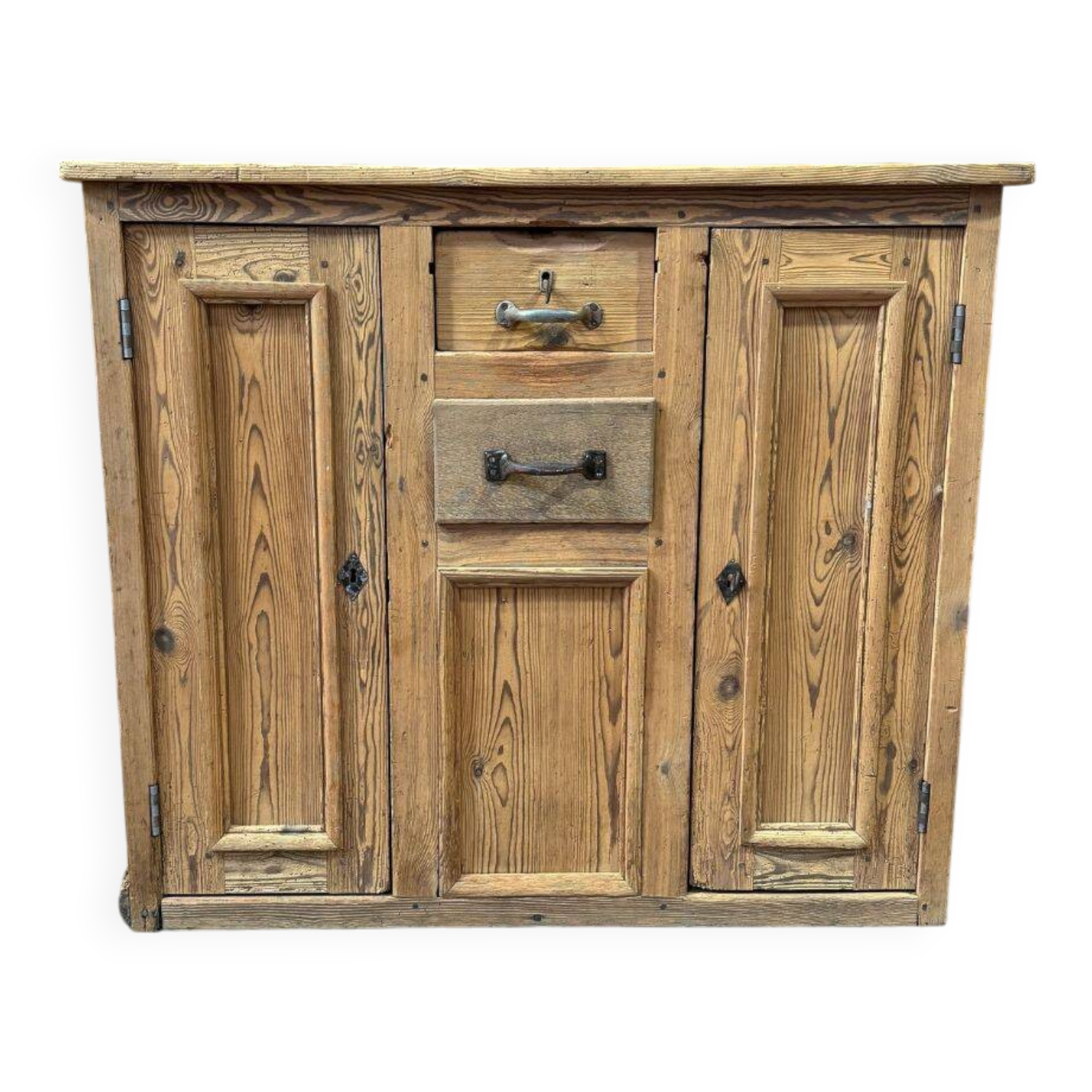 Old shop counter dating from the early 20th century.