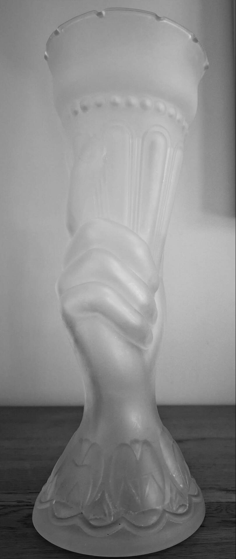Sculptural vase "Victorian Hand" in frosted moulded glass — 19th century