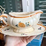 Saucière on Longchamp earthenware display - Mistral model