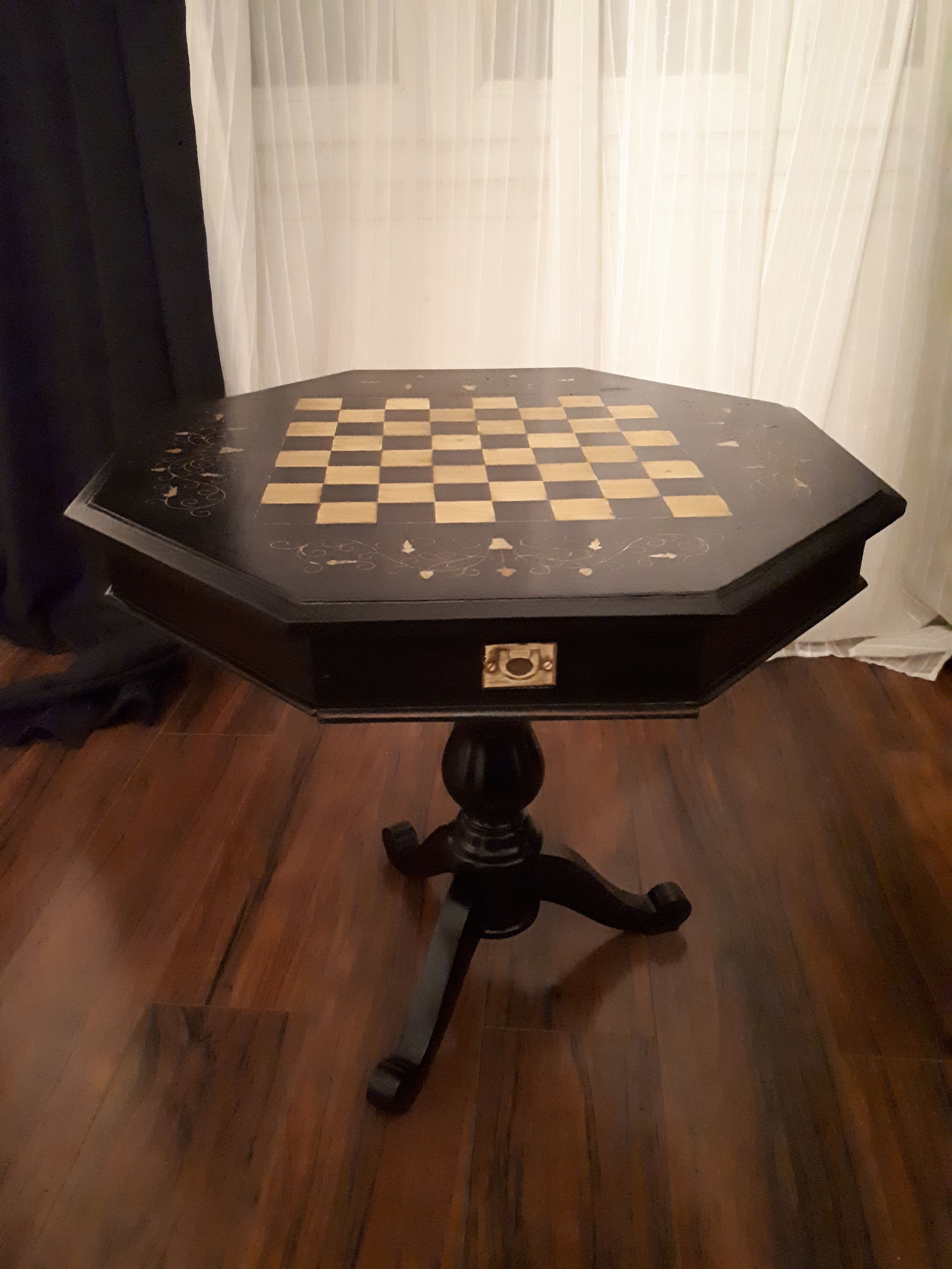 Octagonal chess table marquetry