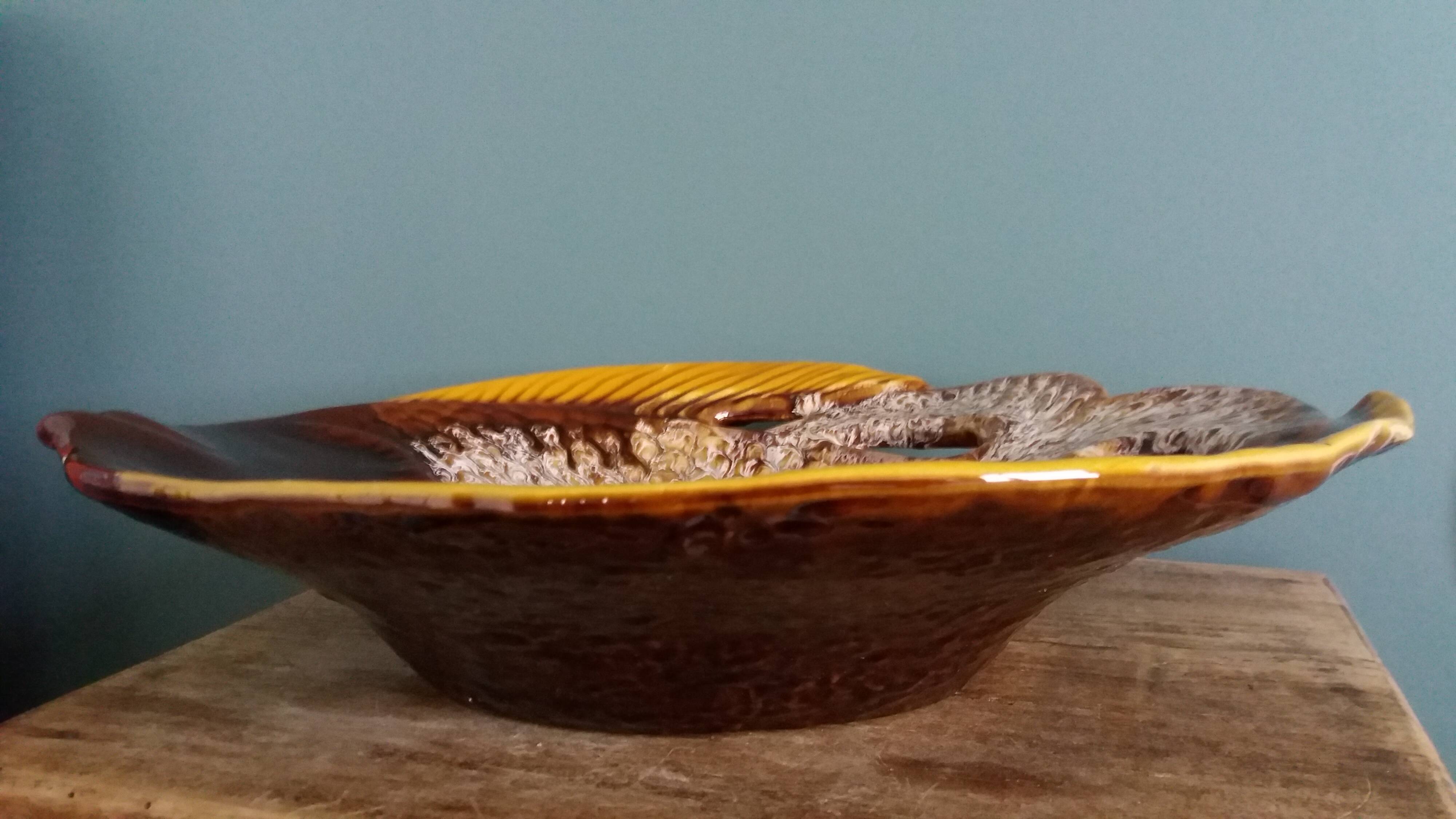 Zoomorphic fish-shaped slipcase in slipware, Vallauris