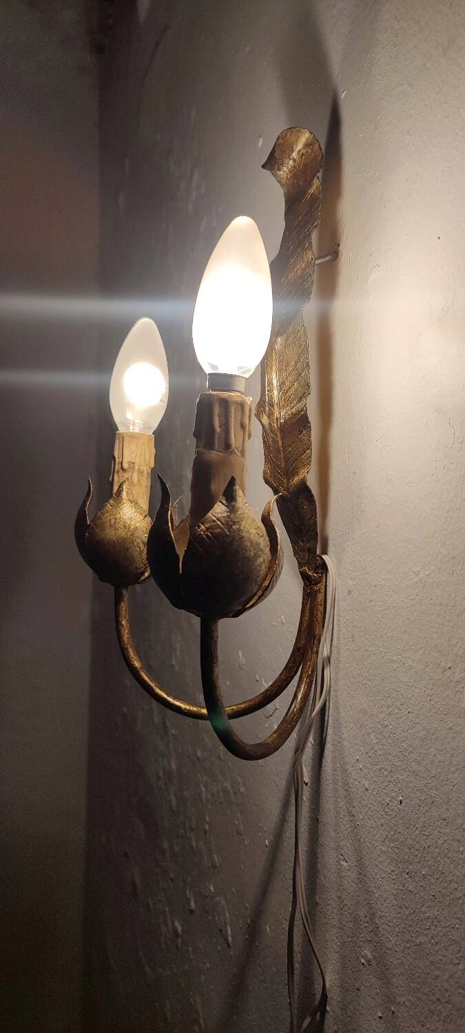 Aplique de pared de hierro forjado y pan de oro. Spain, 1970s.