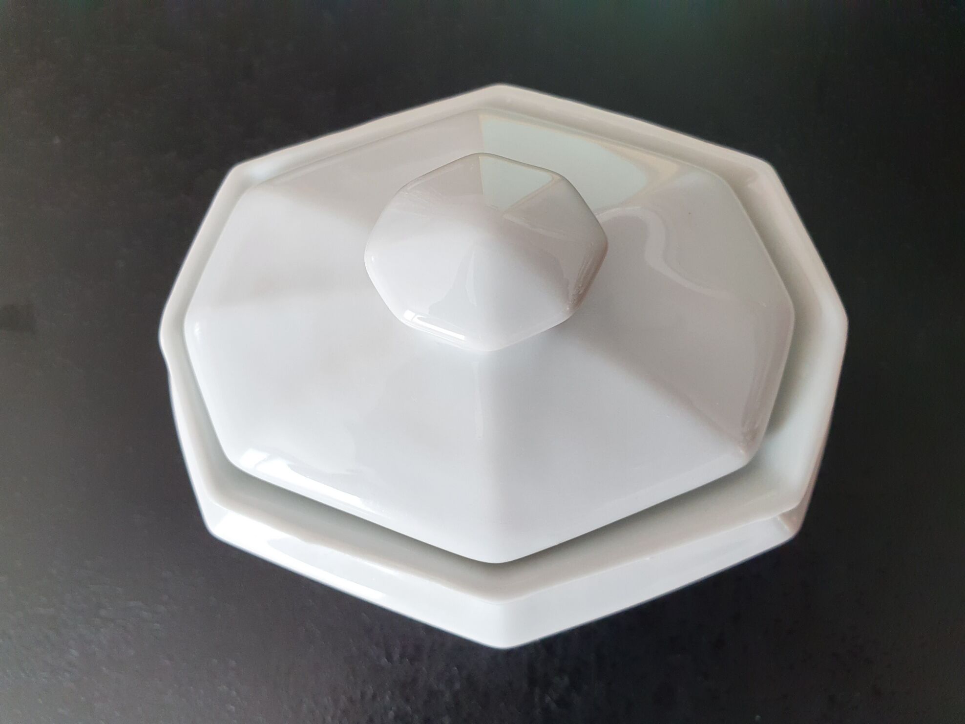 Sugar bowl in white faience