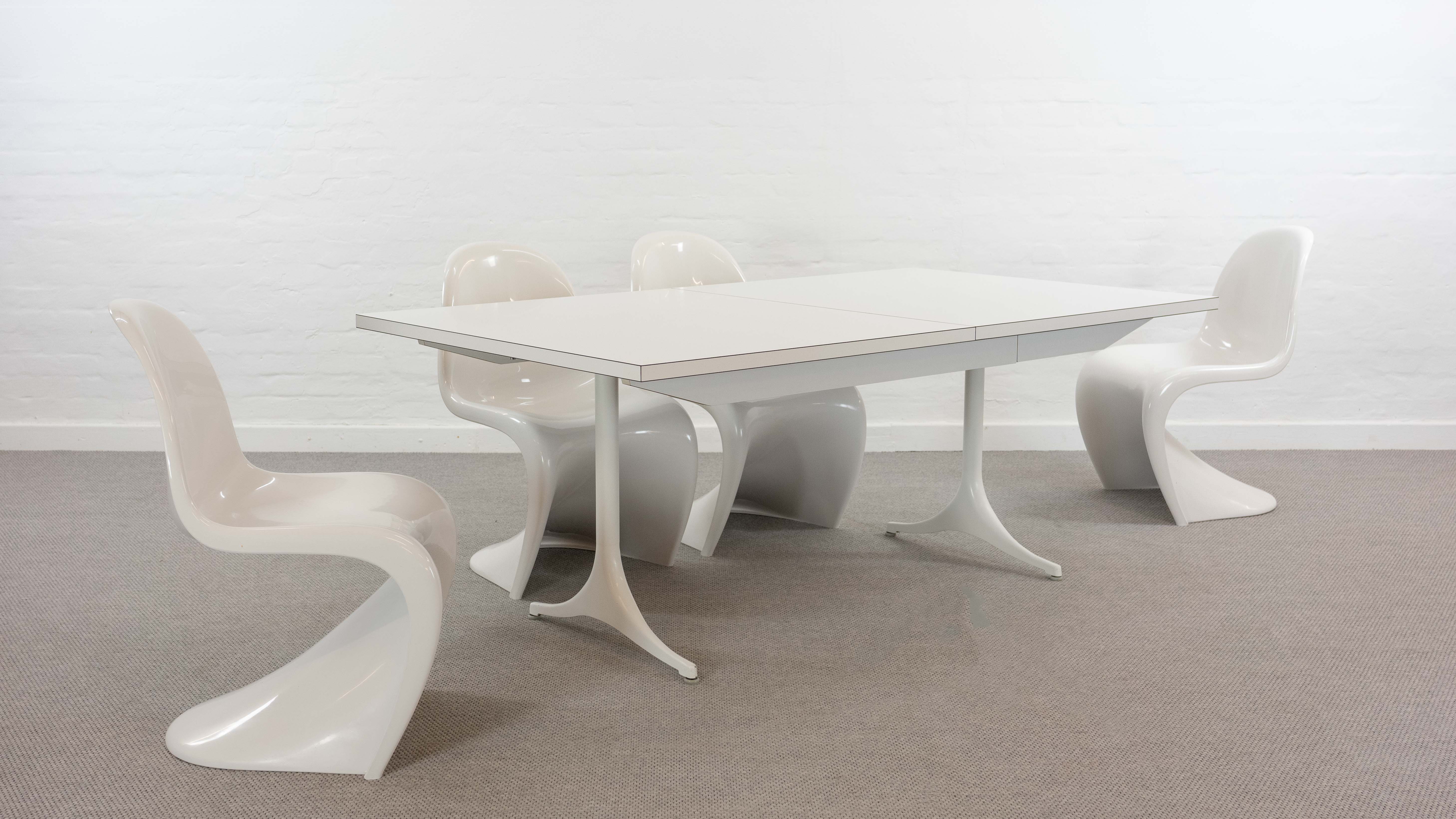 Extendable pedestal dining table by George Nelson for Herman Miller